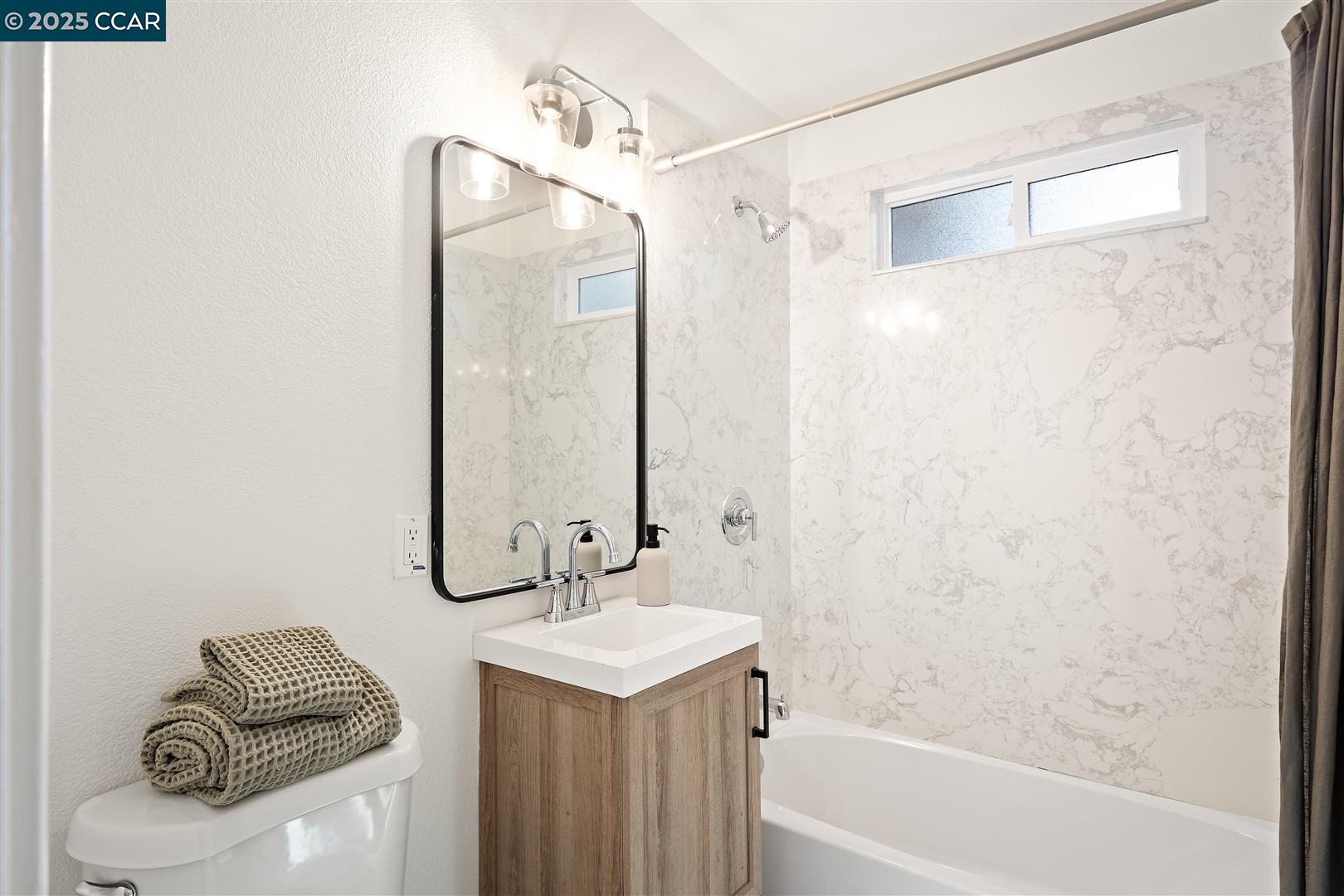 Detail Gallery Image 18 of 56 For 4121 Kensington Dr, Concord,  CA 94521 - 4 Beds | 2 Baths