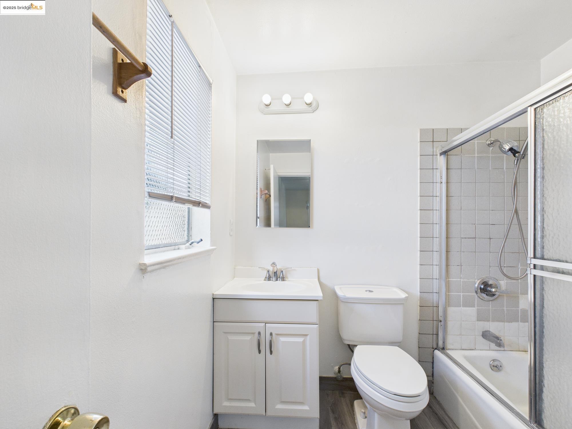 Detail Gallery Image 14 of 16 For 3807 Opal St, Oakland,  CA 94609 - 1 Beds | 1 Baths