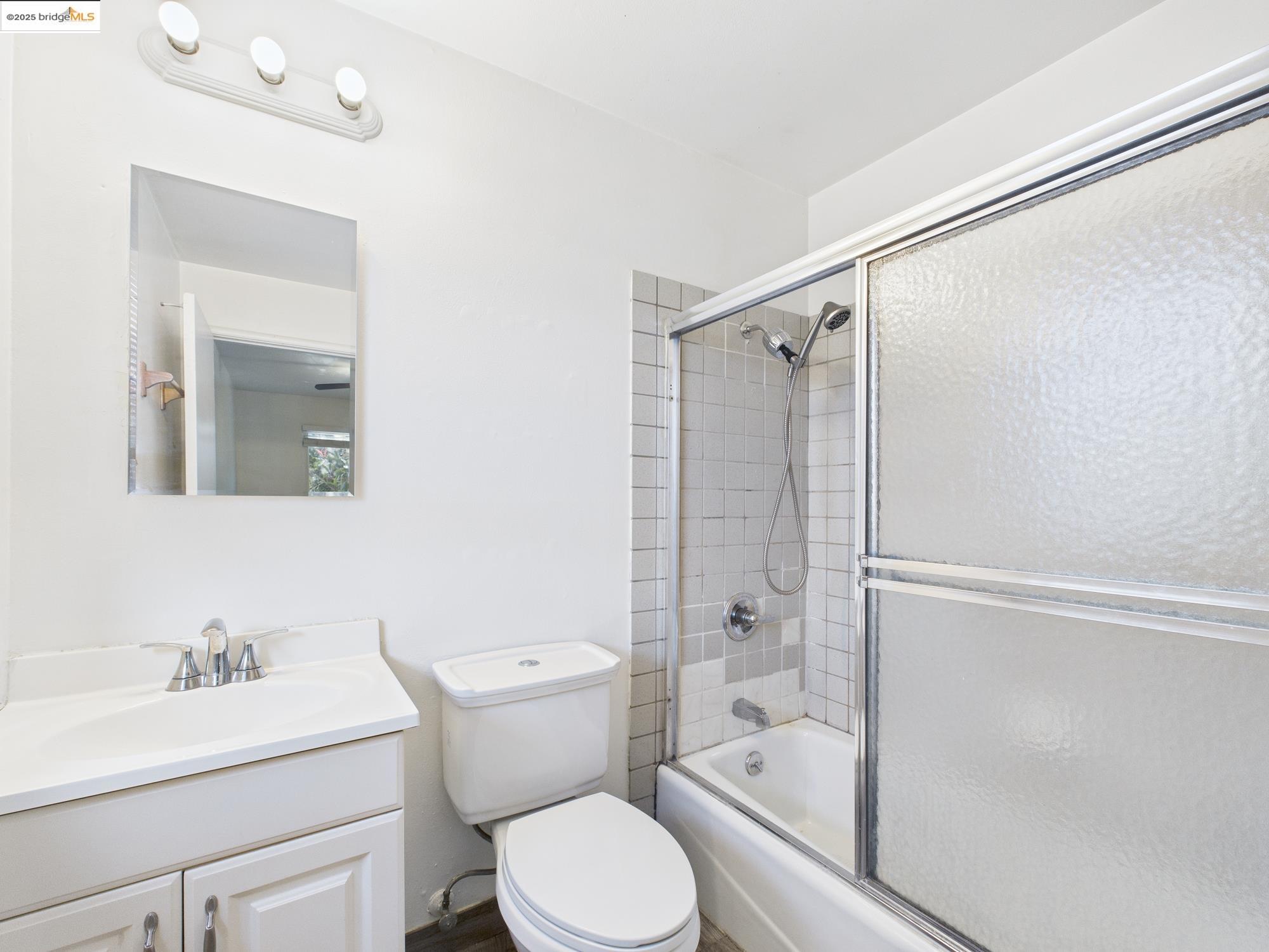 Detail Gallery Image 15 of 16 For 3807 Opal St, Oakland,  CA 94609 - 1 Beds | 1 Baths