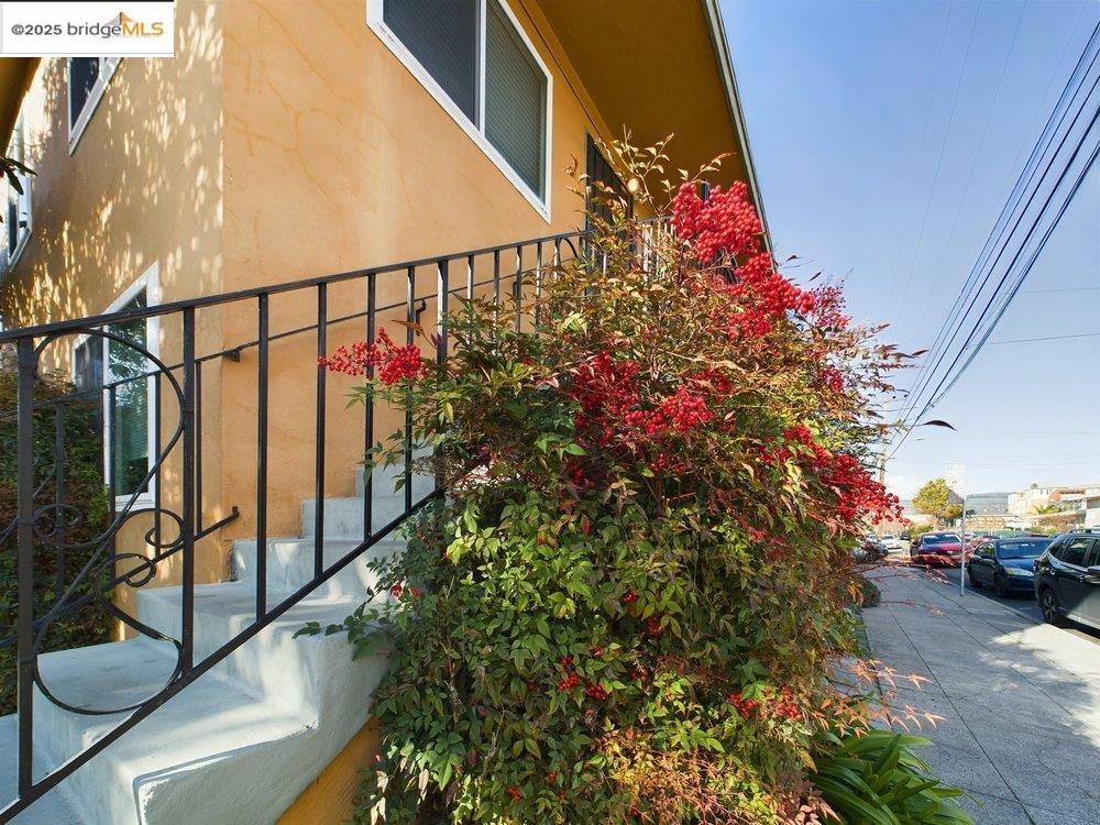 Detail Gallery Image 4 of 16 For 3807 Opal St, Oakland,  CA 94609 - 1 Beds | 1 Baths