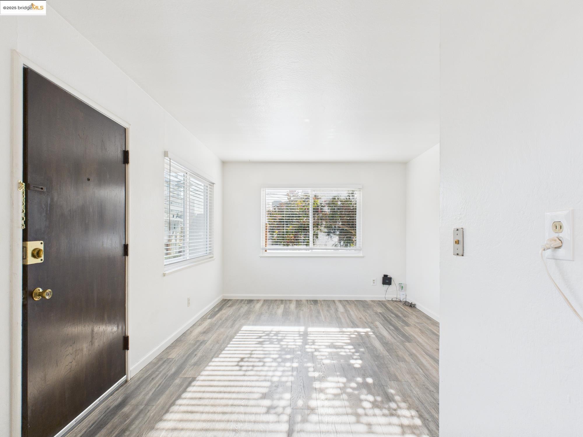 Detail Gallery Image 5 of 16 For 3807 Opal St, Oakland,  CA 94609 - 1 Beds | 1 Baths