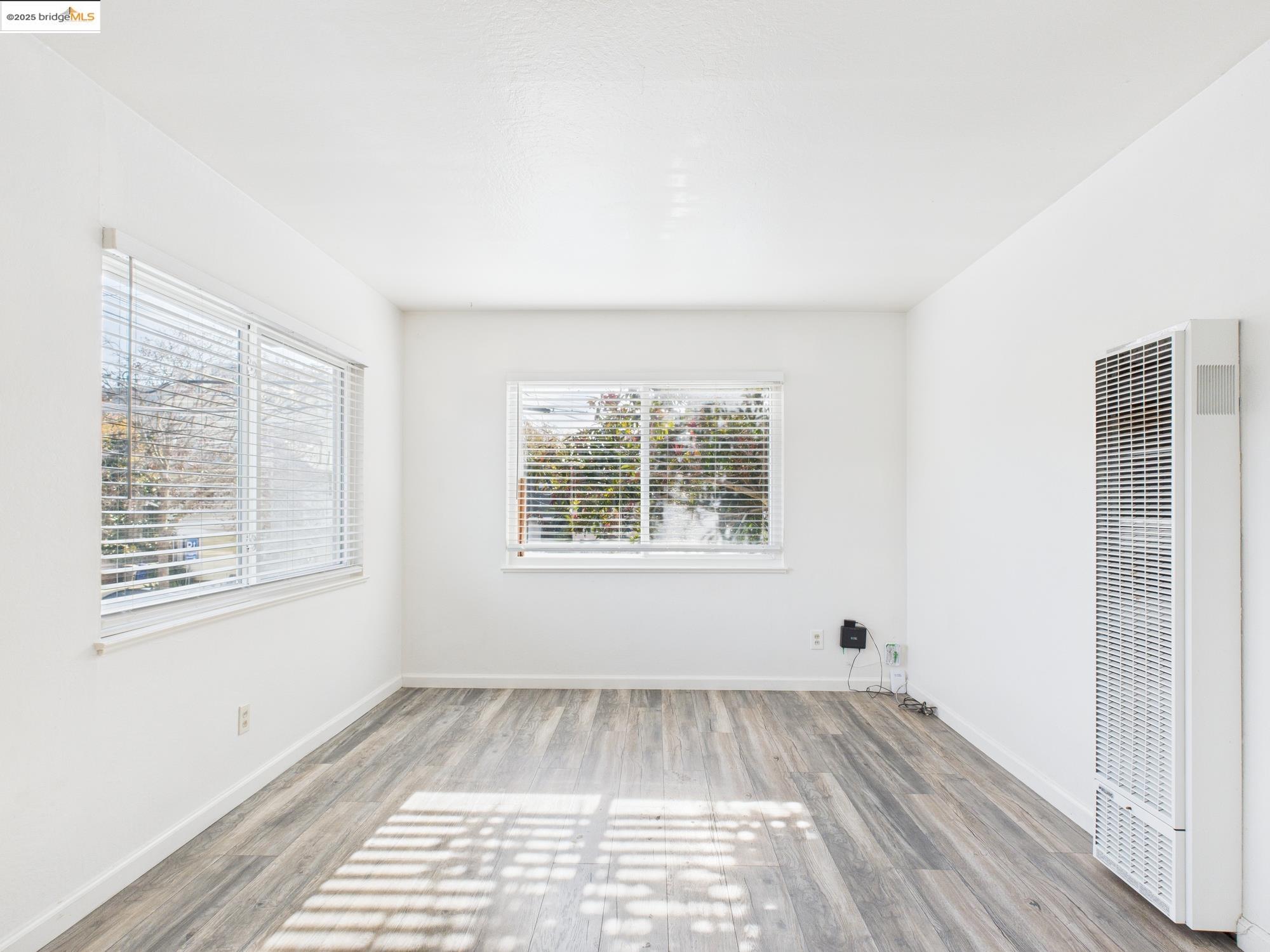 Detail Gallery Image 8 of 16 For 3807 Opal St, Oakland,  CA 94609 - 1 Beds | 1 Baths