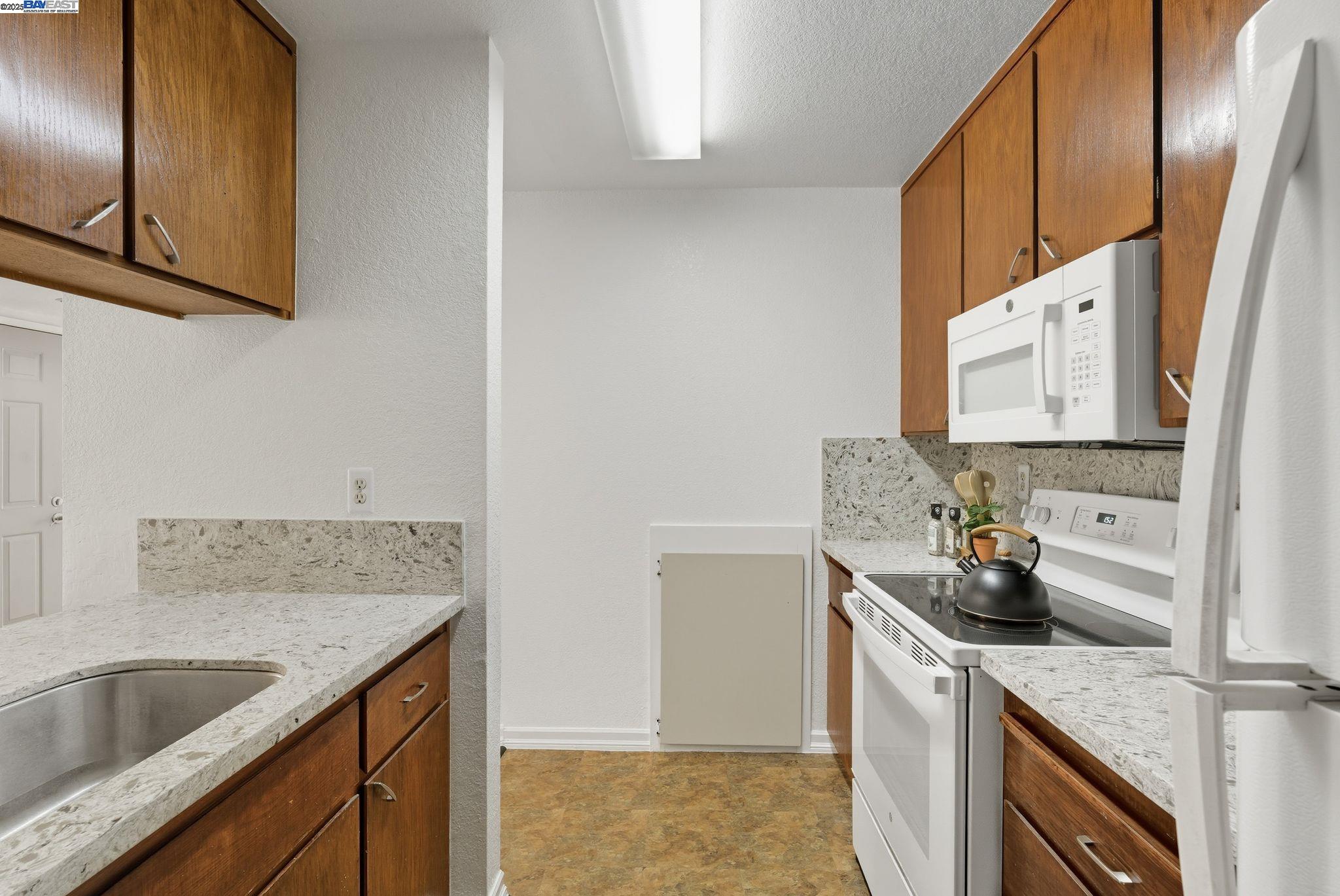 Detail Gallery Image 6 of 50 For 1860 Home Gate Dr, San Jose,  CA 95148 - 3 Beds | 2/1 Baths