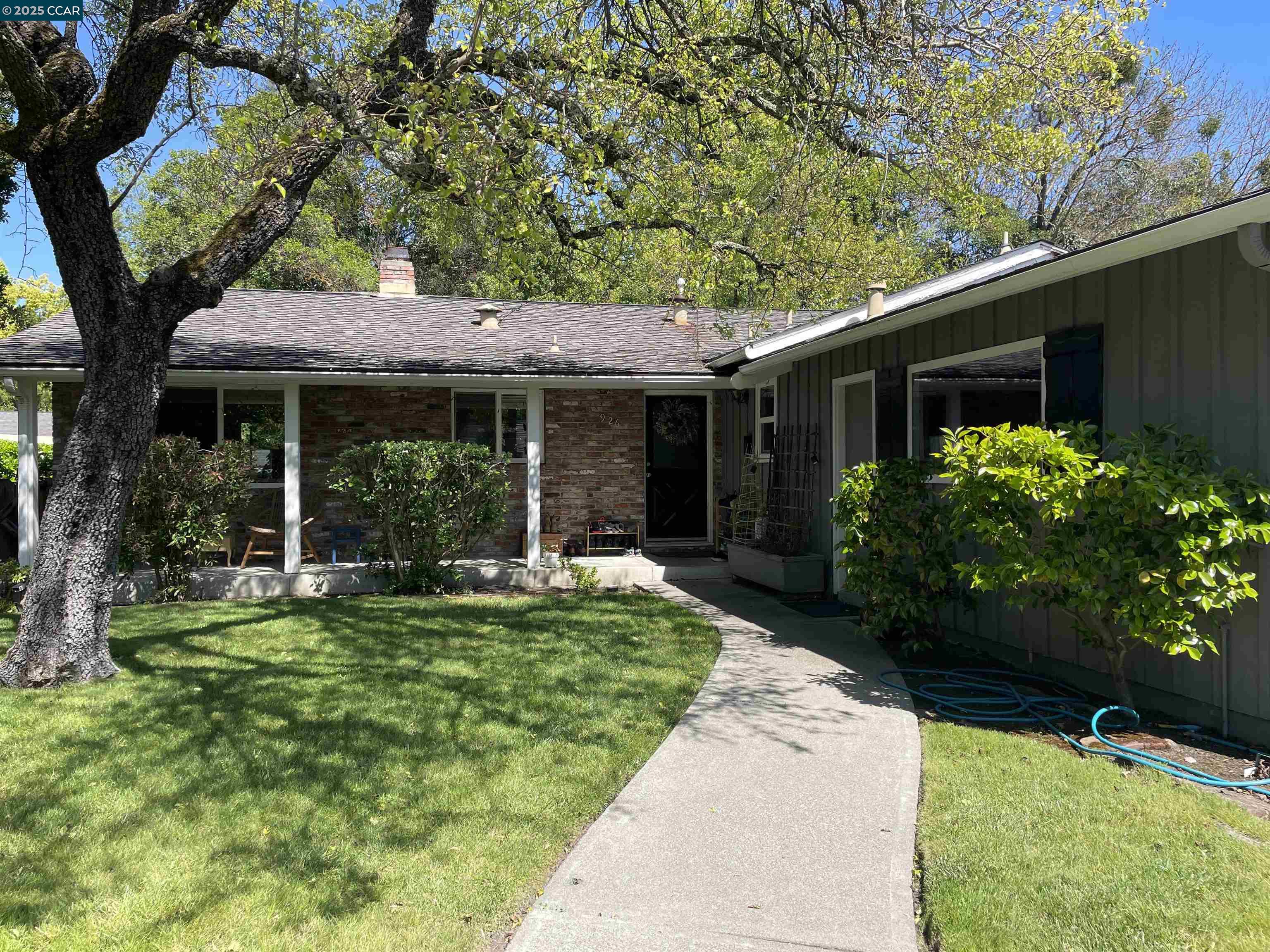 Detail Gallery Image 2 of 14 For 926 Moon Ct, Lafayette,  CA 94549 - 3 Beds | 2 Baths