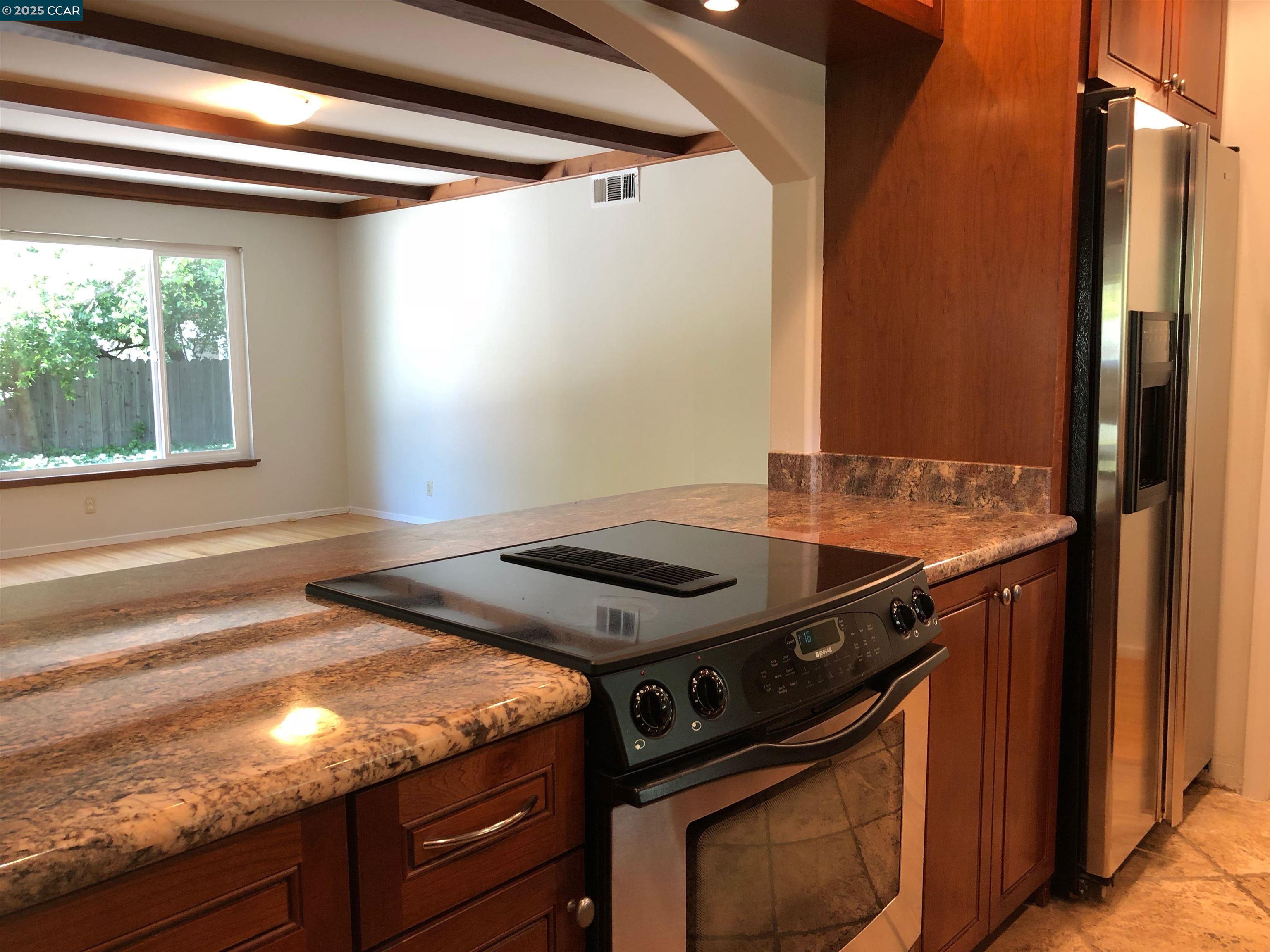 Detail Gallery Image 4 of 14 For 926 Moon Ct, Lafayette,  CA 94549 - 3 Beds | 2 Baths