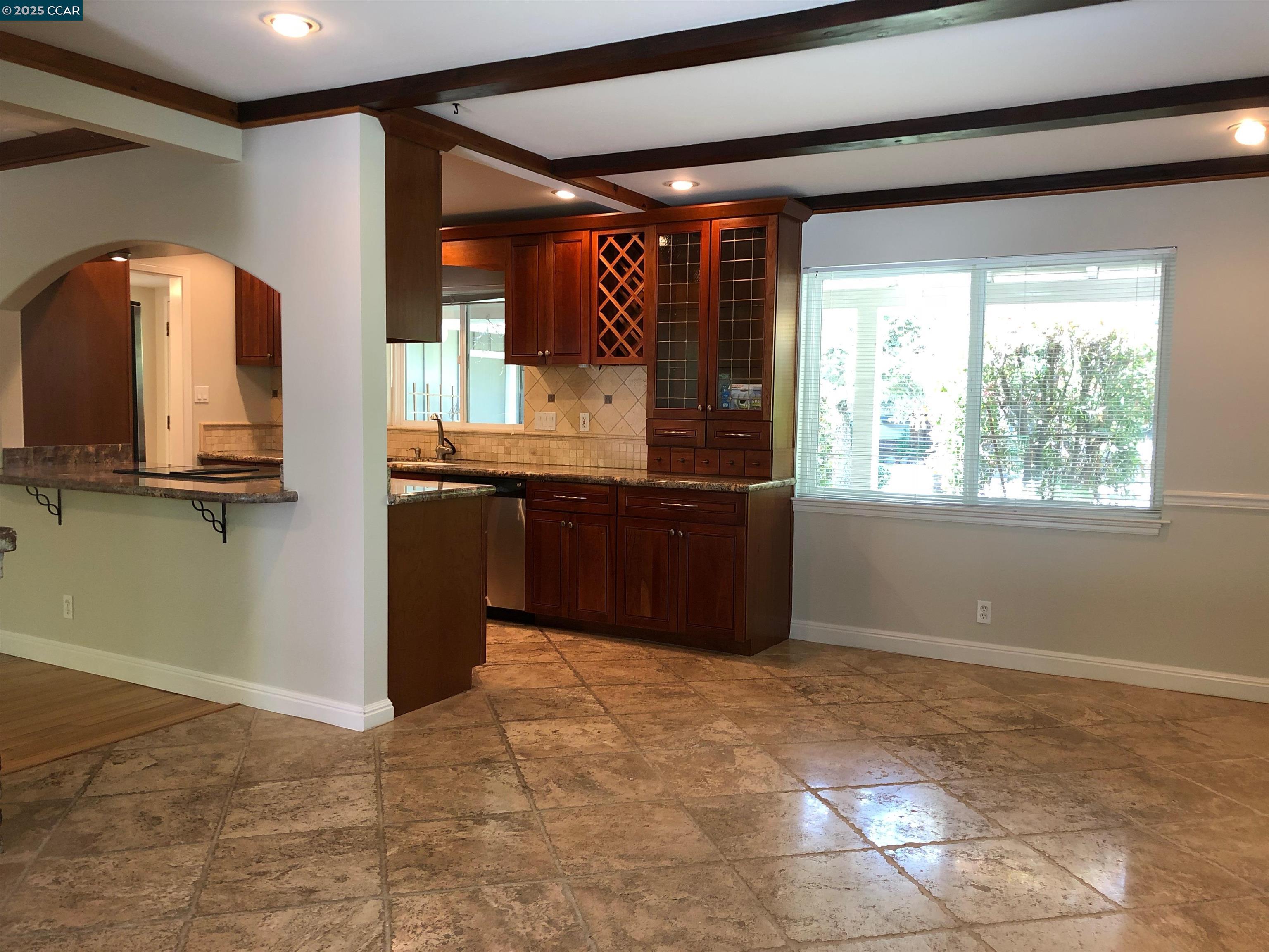 Detail Gallery Image 8 of 14 For 926 Moon Ct, Lafayette,  CA 94549 - 3 Beds | 2 Baths