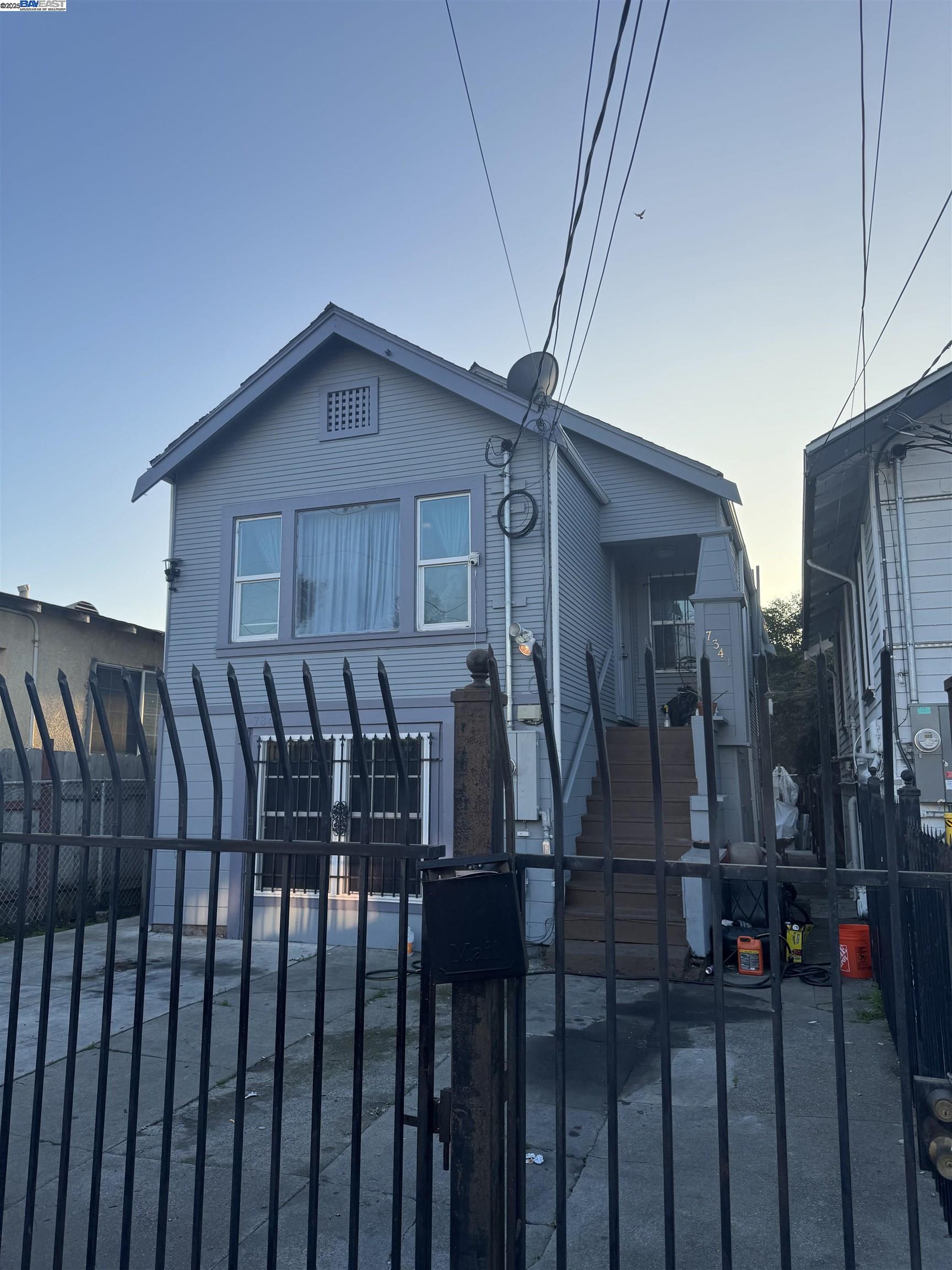 Detail Gallery Image 3 of 19 For 7341 Lockwood St, Oakland,  CA 94621 - – Beds | – Baths