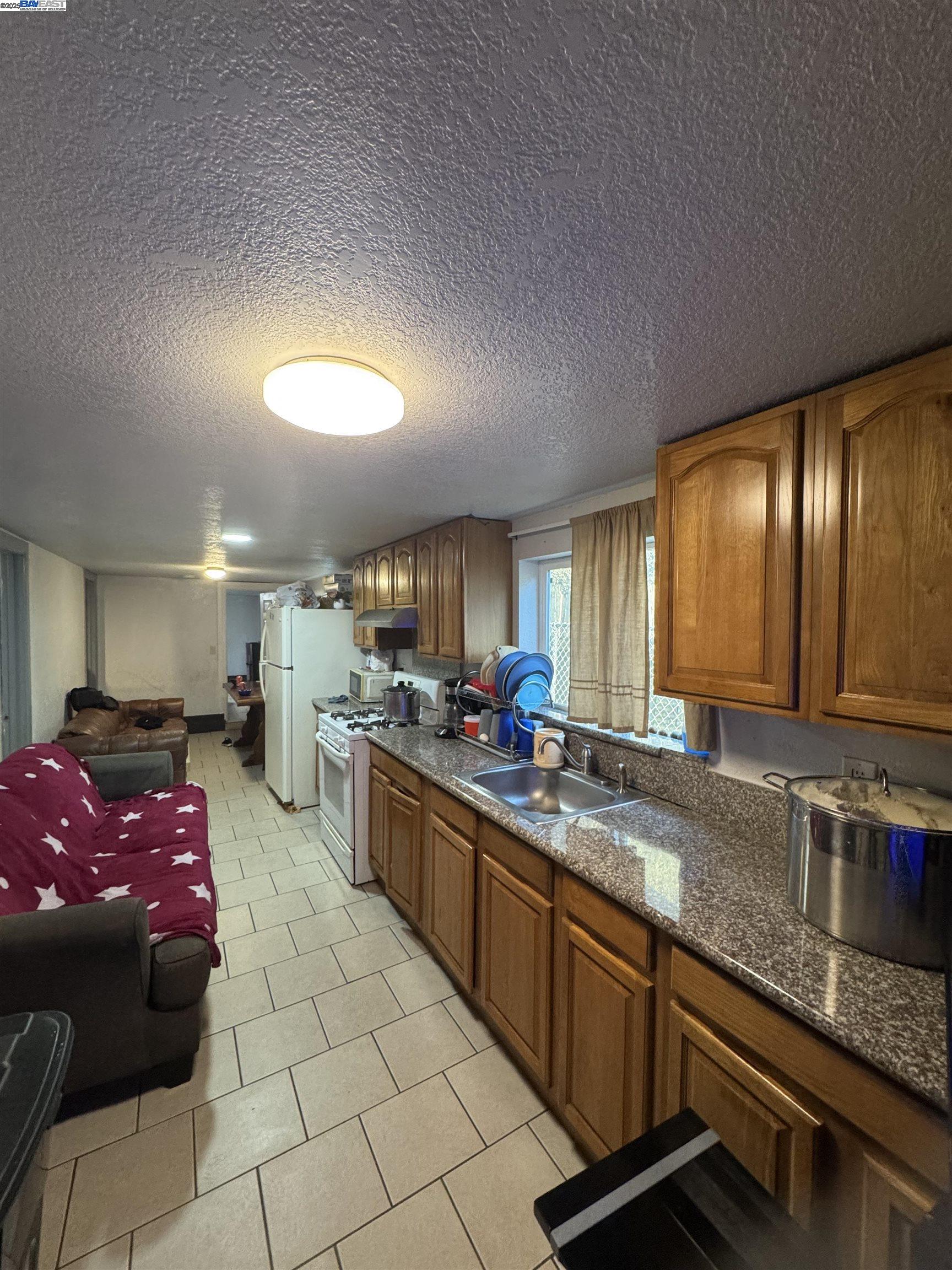 Detail Gallery Image 7 of 19 For 7341 Lockwood St, Oakland,  CA 94621 - – Beds | – Baths