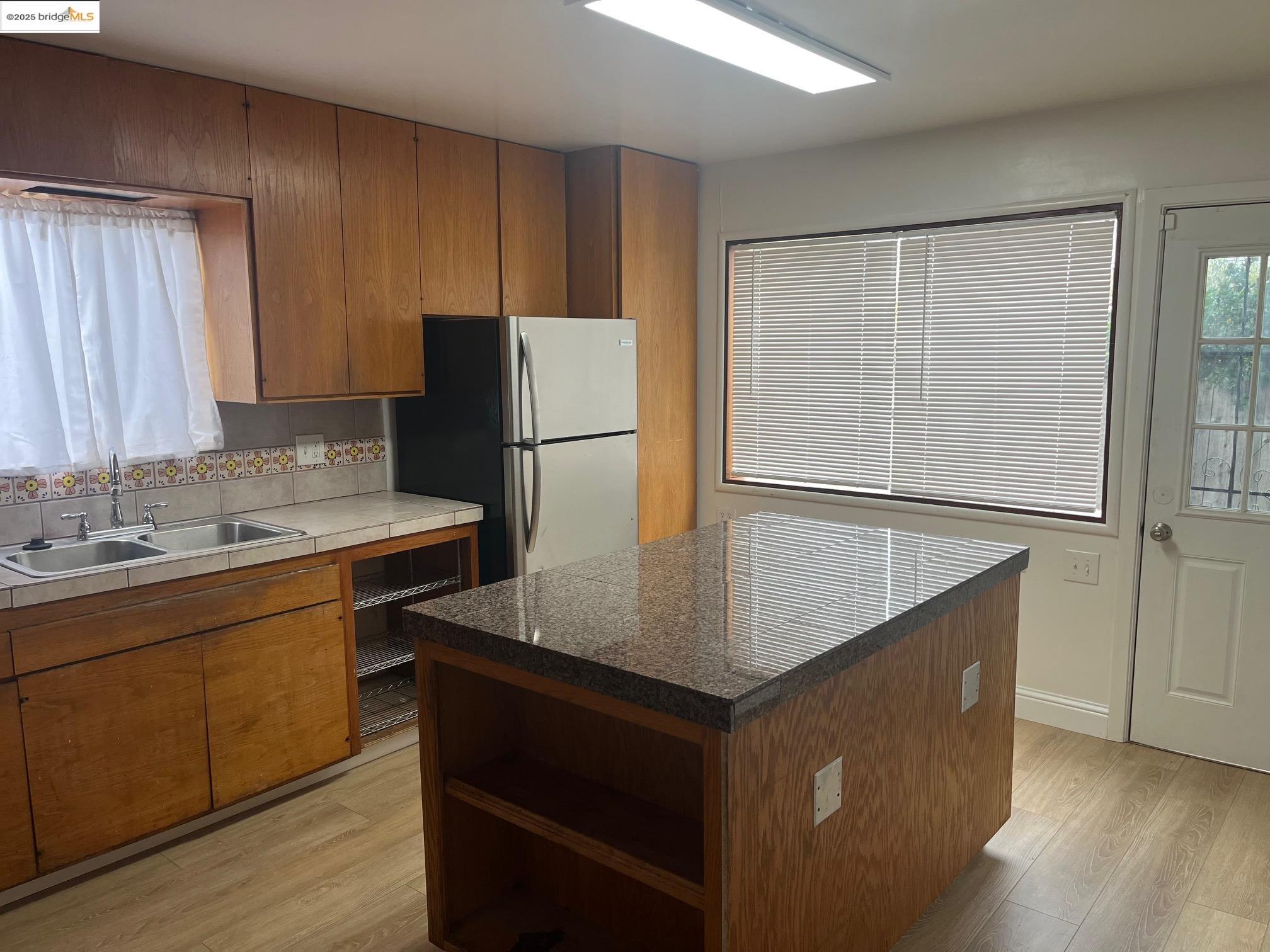 Detail Gallery Image 7 of 9 For 161 Sequoia Dr, Pittsburg,  CA 94565 - 4 Beds | 2 Baths