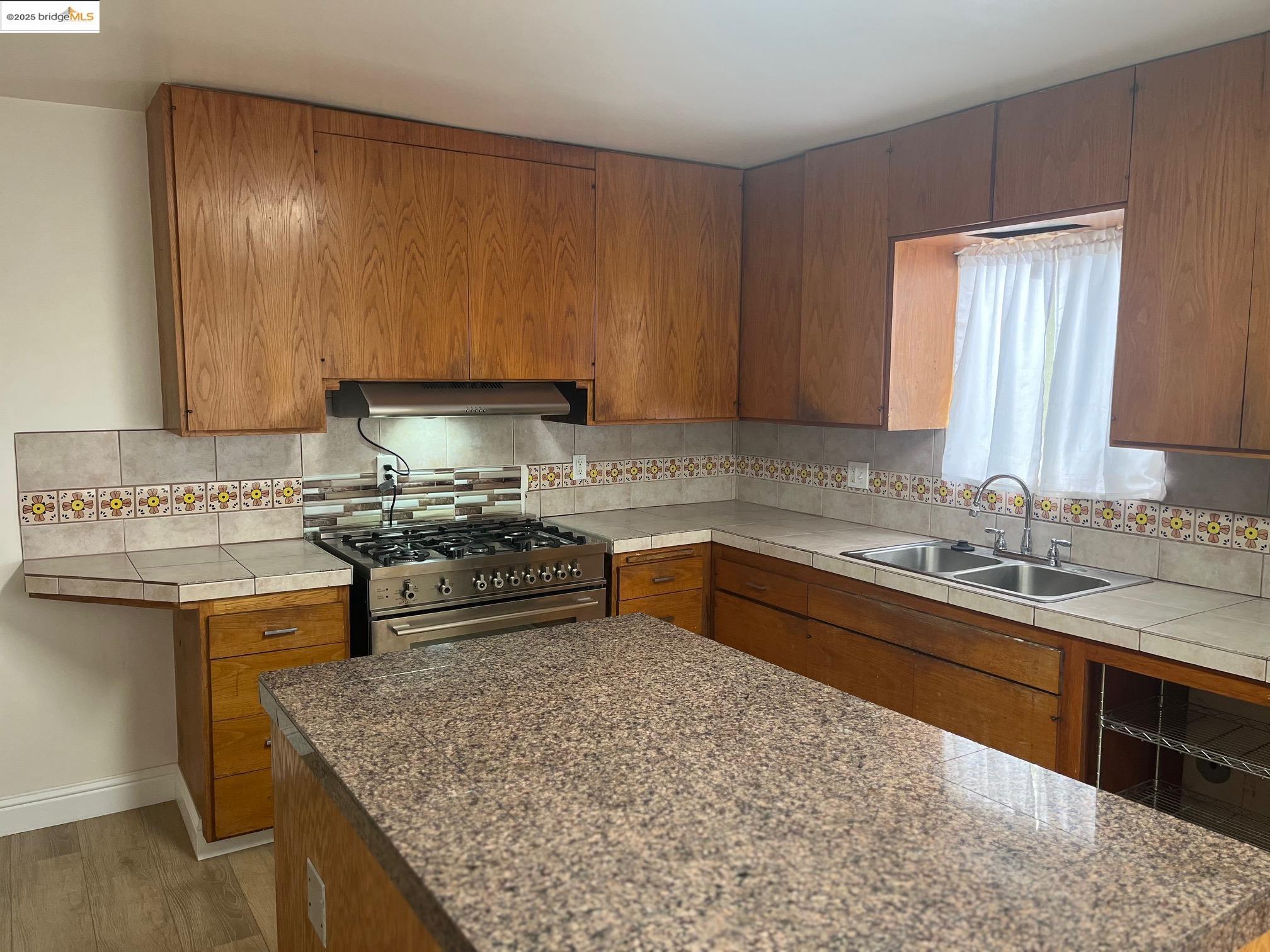 Detail Gallery Image 8 of 9 For 161 Sequoia Dr, Pittsburg,  CA 94565 - 4 Beds | 2 Baths