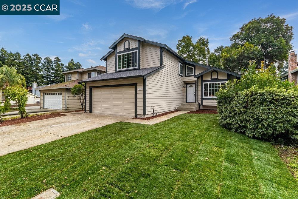 Detail Gallery Image 2 of 53 For 312 Summerfield Dr, Vacaville,  CA 95687 - 5 Beds | 3 Baths