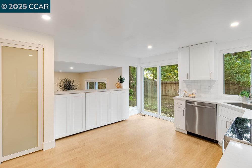 Detail Gallery Image 11 of 53 For 312 Summerfield Dr, Vacaville,  CA 95687 - 5 Beds | 3 Baths