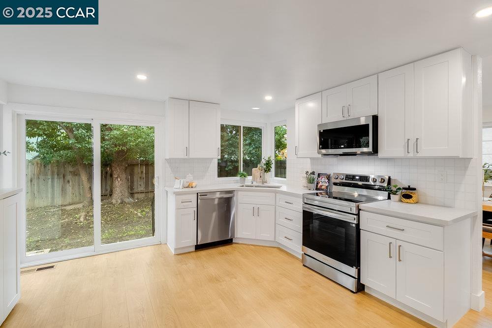 Detail Gallery Image 12 of 53 For 312 Summerfield Dr, Vacaville,  CA 95687 - 5 Beds | 3 Baths