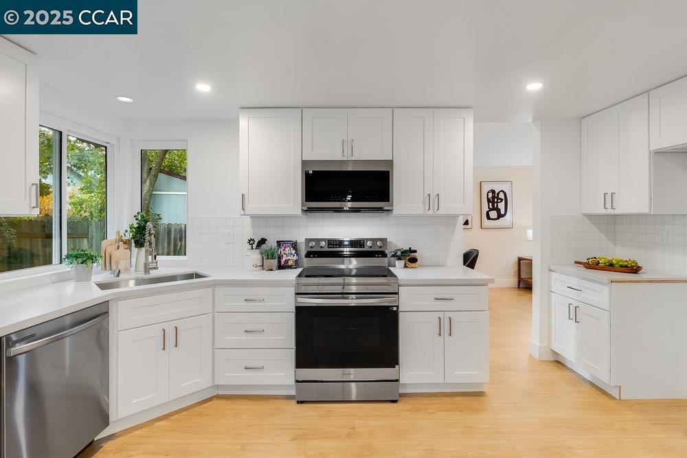 Detail Gallery Image 14 of 53 For 312 Summerfield Dr, Vacaville,  CA 95687 - 5 Beds | 3 Baths