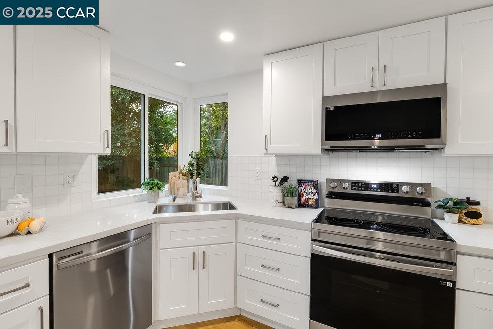 Detail Gallery Image 15 of 53 For 312 Summerfield Dr, Vacaville,  CA 95687 - 5 Beds | 3 Baths