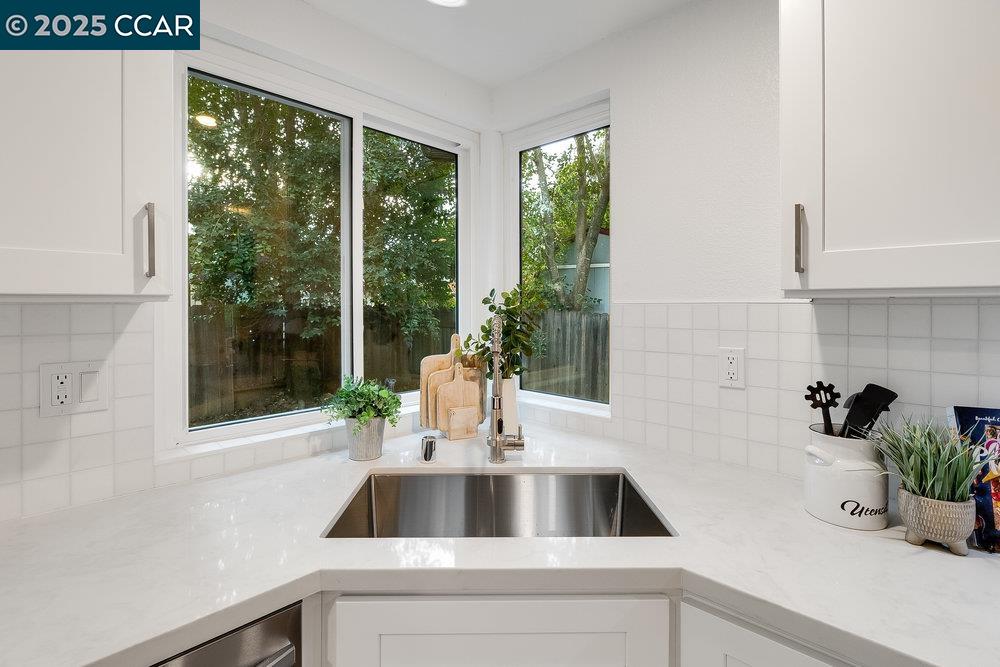 Detail Gallery Image 16 of 53 For 312 Summerfield Dr, Vacaville,  CA 95687 - 5 Beds | 3 Baths