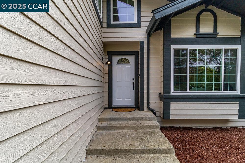 Detail Gallery Image 3 of 53 For 312 Summerfield Dr, Vacaville,  CA 95687 - 5 Beds | 3 Baths