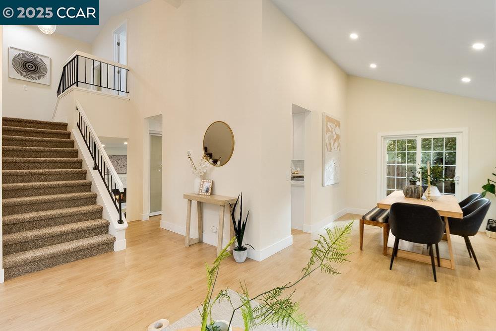 Detail Gallery Image 8 of 53 For 312 Summerfield Dr, Vacaville,  CA 95687 - 5 Beds | 3 Baths