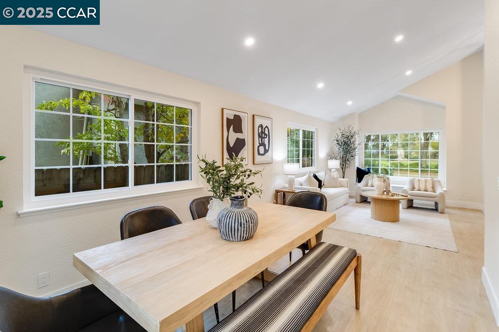 Detail Gallery Image 9 of 53 For 312 Summerfield Dr, Vacaville,  CA 95687 - 5 Beds | 3 Baths