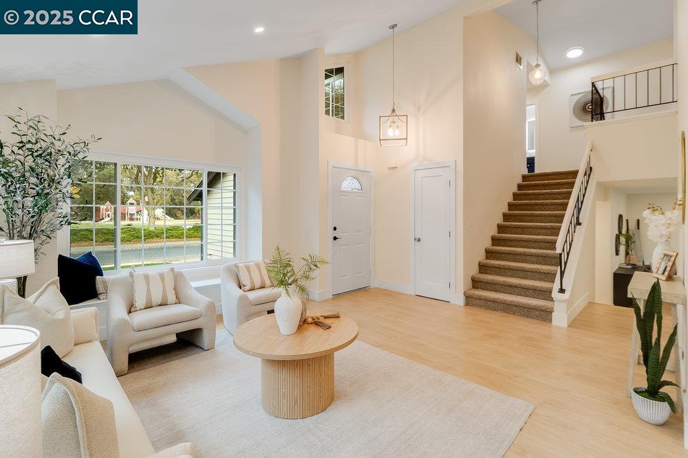 Detail Gallery Image 10 of 53 For 312 Summerfield Dr, Vacaville,  CA 95687 - 5 Beds | 3 Baths