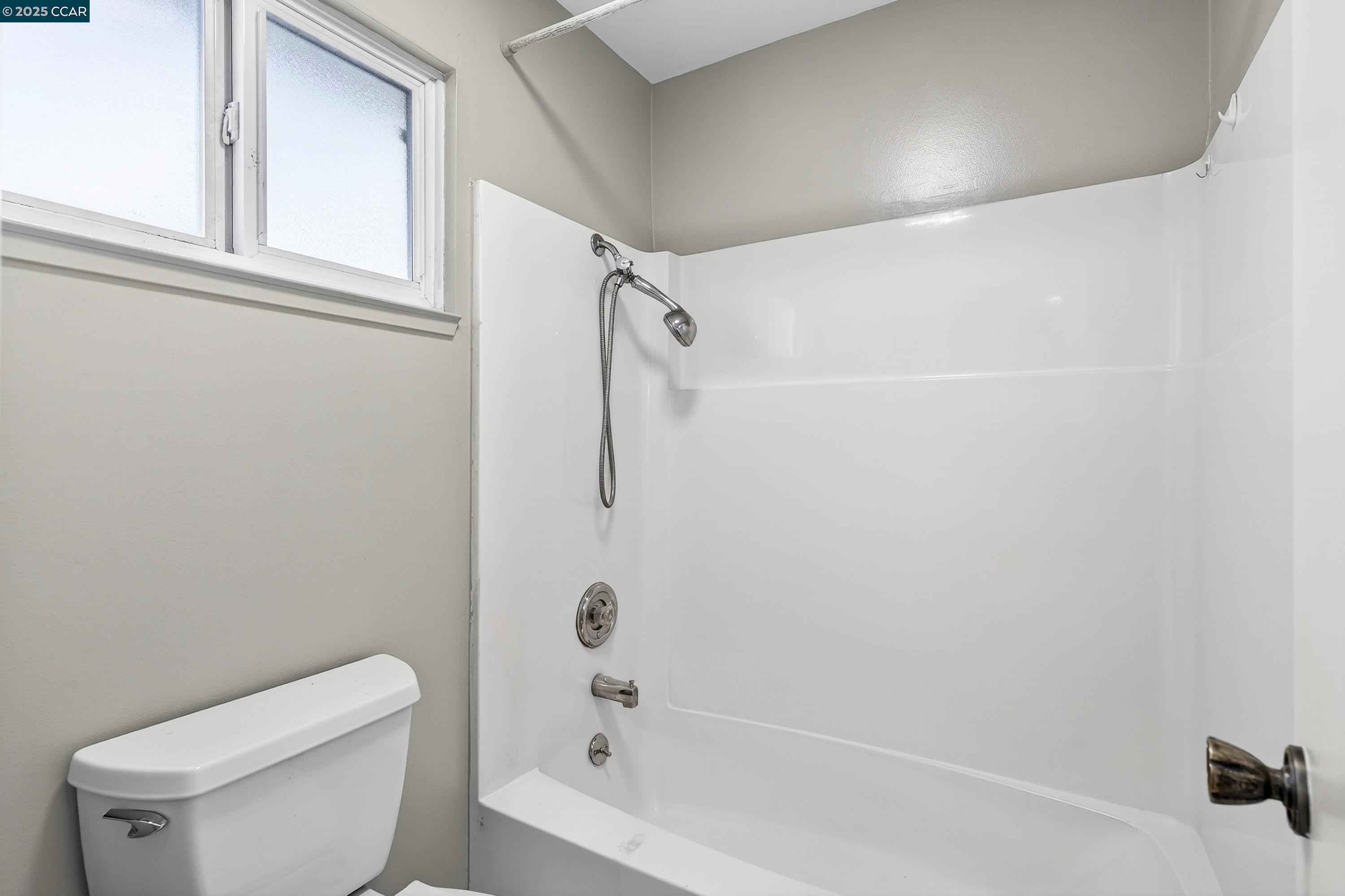 Detail Gallery Image 29 of 50 For 943 Hawthorne Dr, Rodeo,  CA 94572 - 4 Beds | 3 Baths