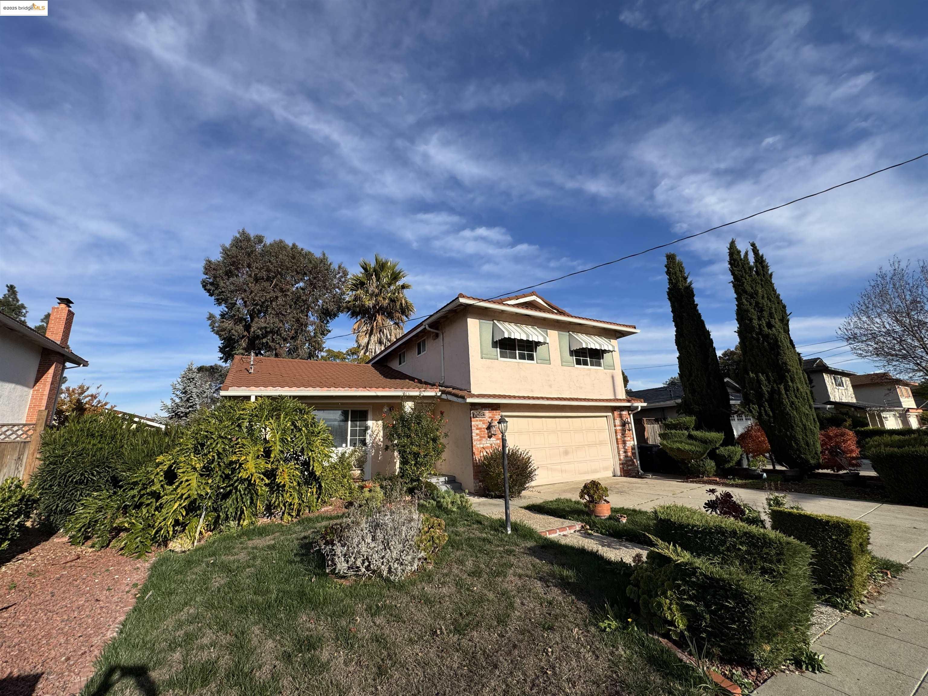 Detail Gallery Image 2 of 49 For 7081 Ann Arbor Way, Dublin,  CA 94568 - 4 Beds | 2/1 Baths