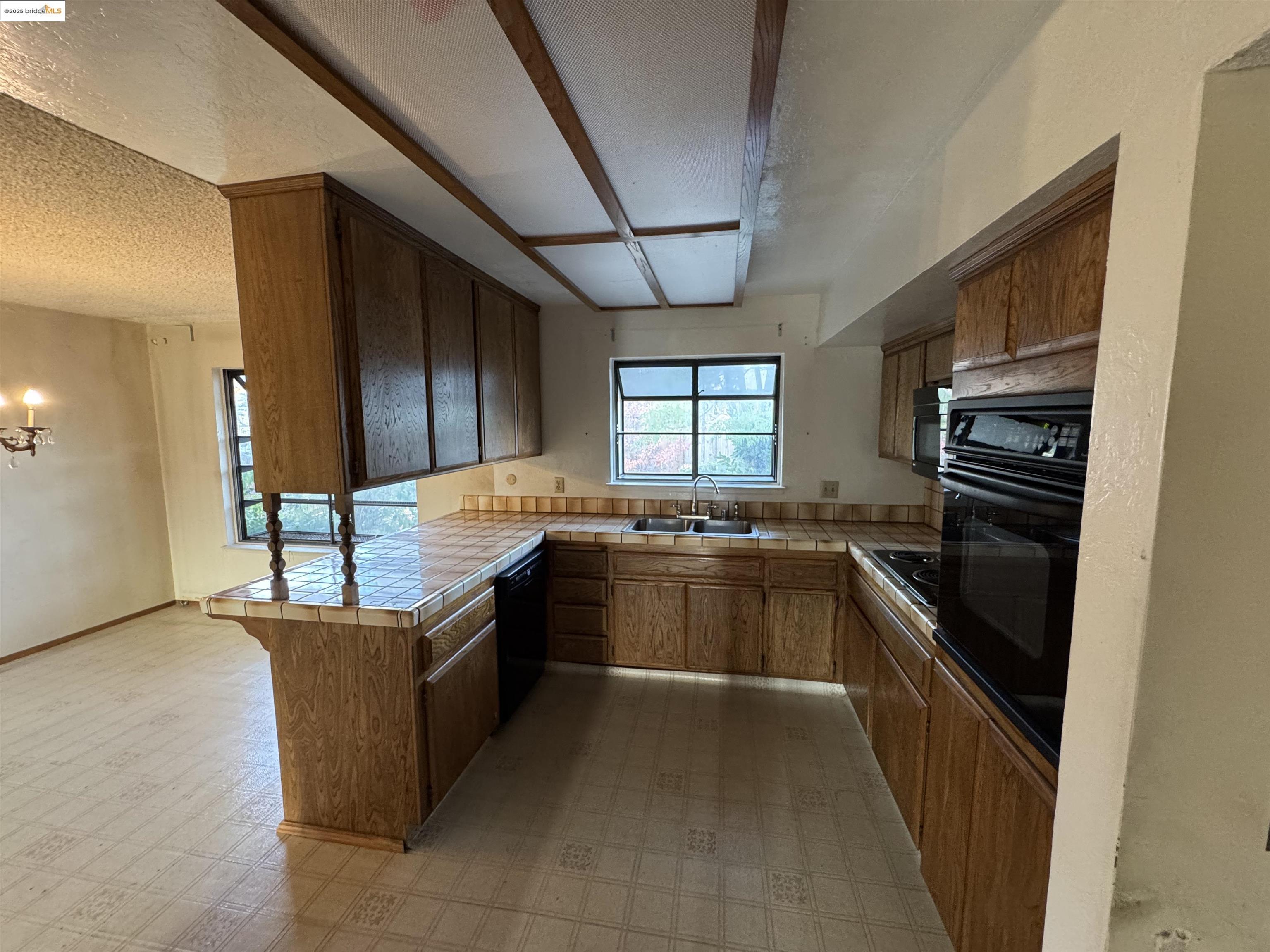 Detail Gallery Image 9 of 49 For 7081 Ann Arbor Way, Dublin,  CA 94568 - 4 Beds | 2/1 Baths