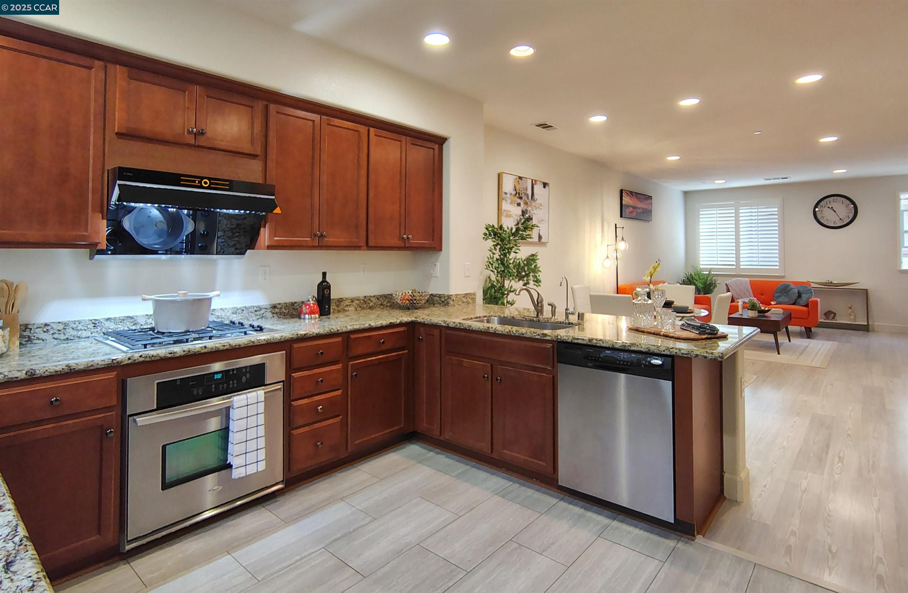 Photo #1: 41119308 Listing: Photo #1