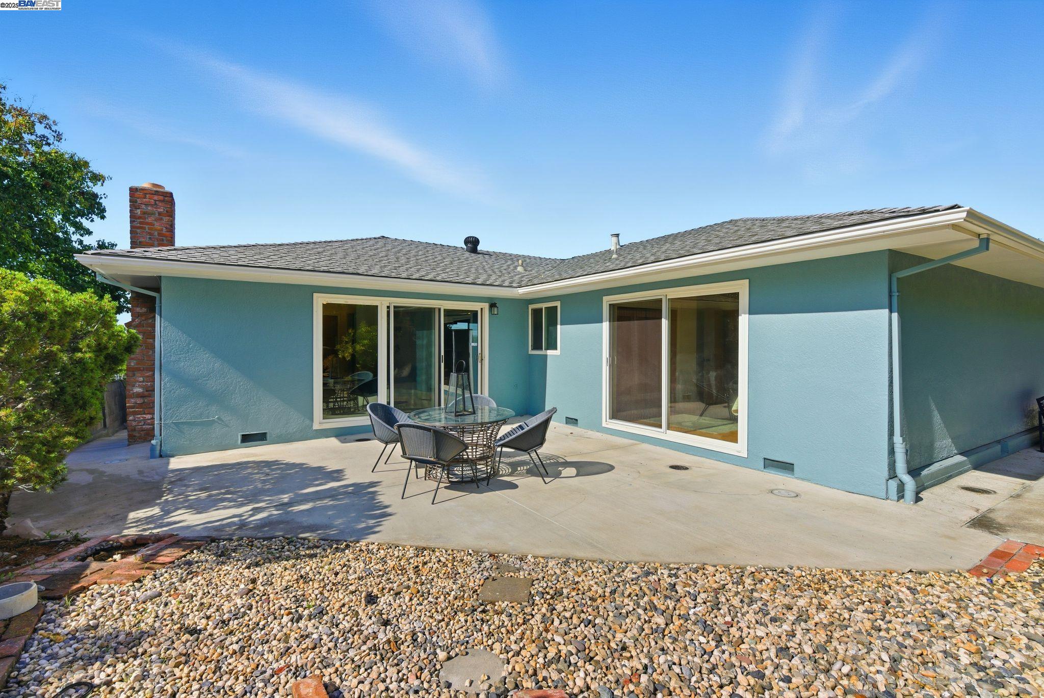 Detail Gallery Image 18 of 24 For 2724 Benedict Dr, San Leandro,  CA 94577 - 3 Beds | 2/1 Baths