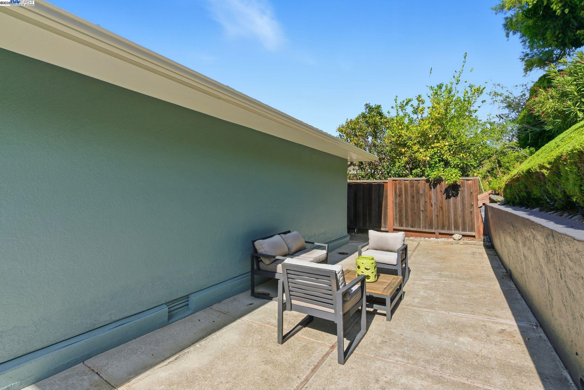 Detail Gallery Image 19 of 24 For 2724 Benedict Dr, San Leandro,  CA 94577 - 3 Beds | 2/1 Baths