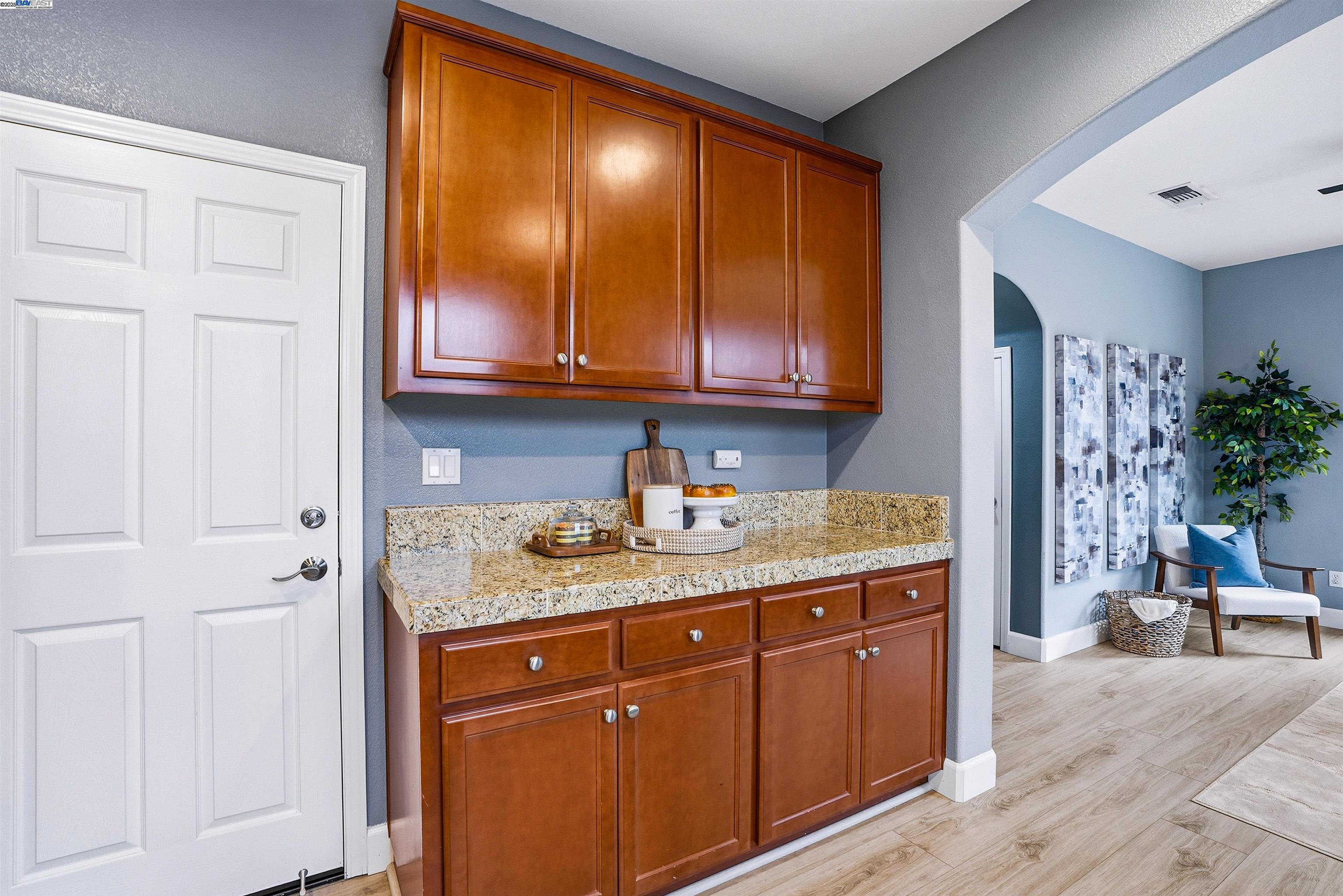 Detail Gallery Image 12 of 46 For 1174 Juan Jose Ln, Tracy,  CA 95376 - 4 Beds | 2/1 Baths