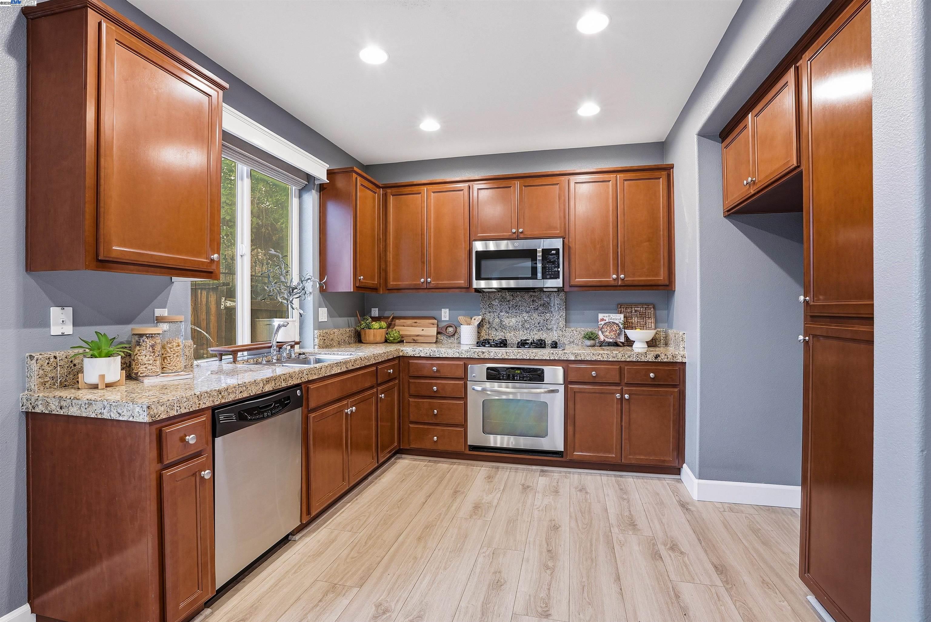 Detail Gallery Image 13 of 46 For 1174 Juan Jose Ln, Tracy,  CA 95376 - 4 Beds | 2/1 Baths