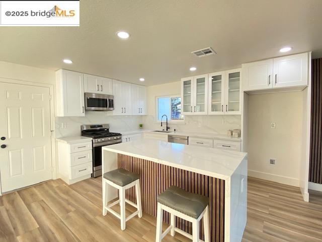 Detail Gallery Image 11 of 45 For 1832 Elkwood Dr, Concord,  CA 94519 - 3 Beds | 2 Baths