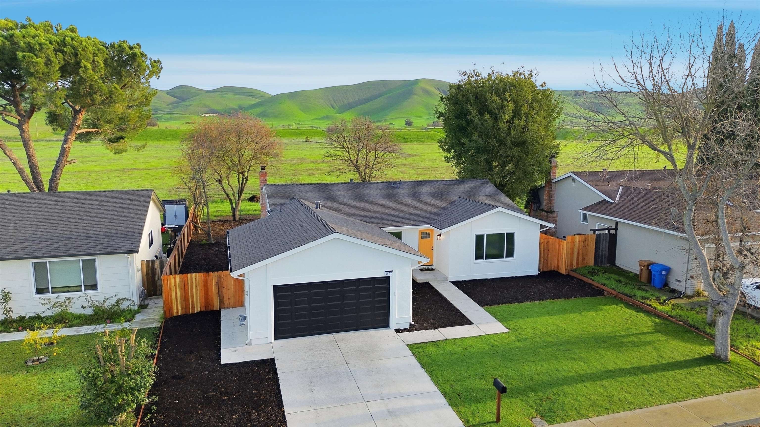 Detail Gallery Image 4 of 45 For 1832 Elkwood Dr, Concord,  CA 94519 - 3 Beds | 2 Baths