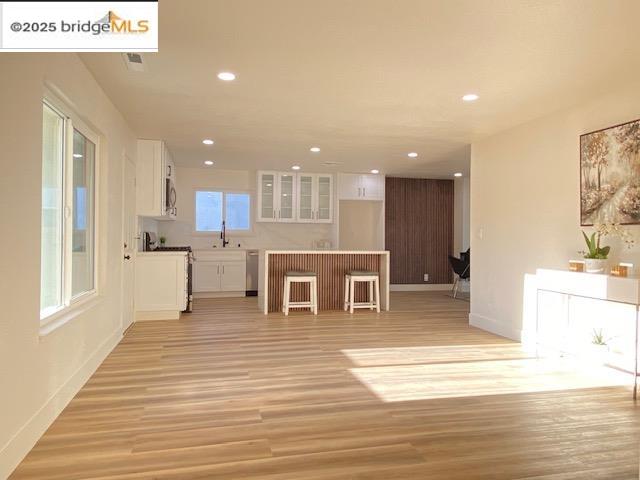 Detail Gallery Image 5 of 32 For 1832 Elkwood Dr, Concord,  CA 94519 - 3 Beds | 2 Baths