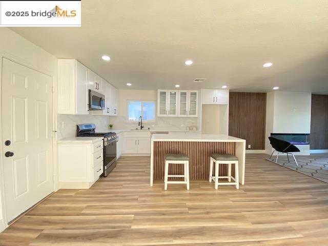 Detail Gallery Image 7 of 32 For 1832 Elkwood Dr, Concord,  CA 94519 - 3 Beds | 2 Baths