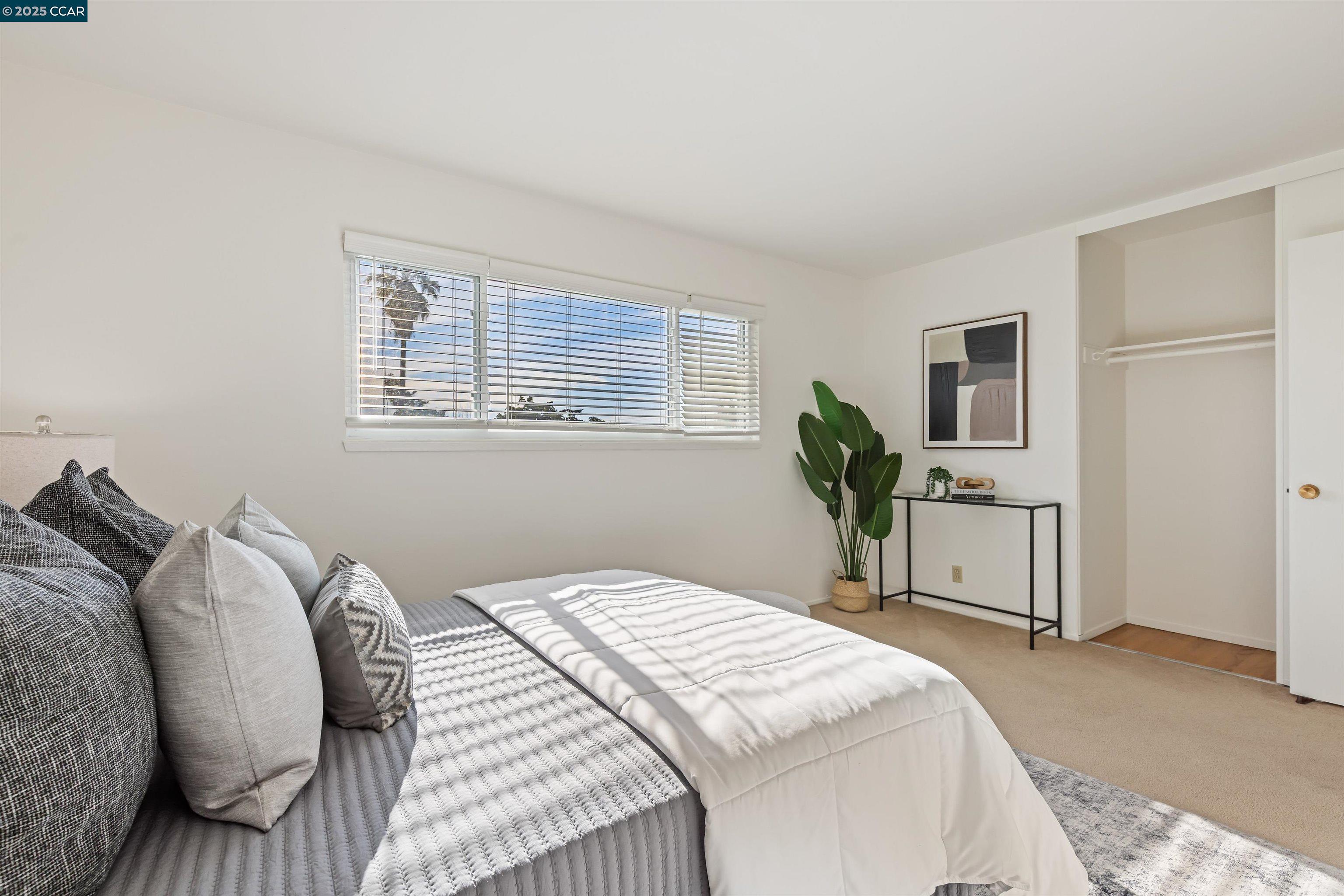 Detail Gallery Image 14 of 38 For 2321 Camino Dolores, Castro Valley,  CA 94546 - 3 Beds | 3 Baths