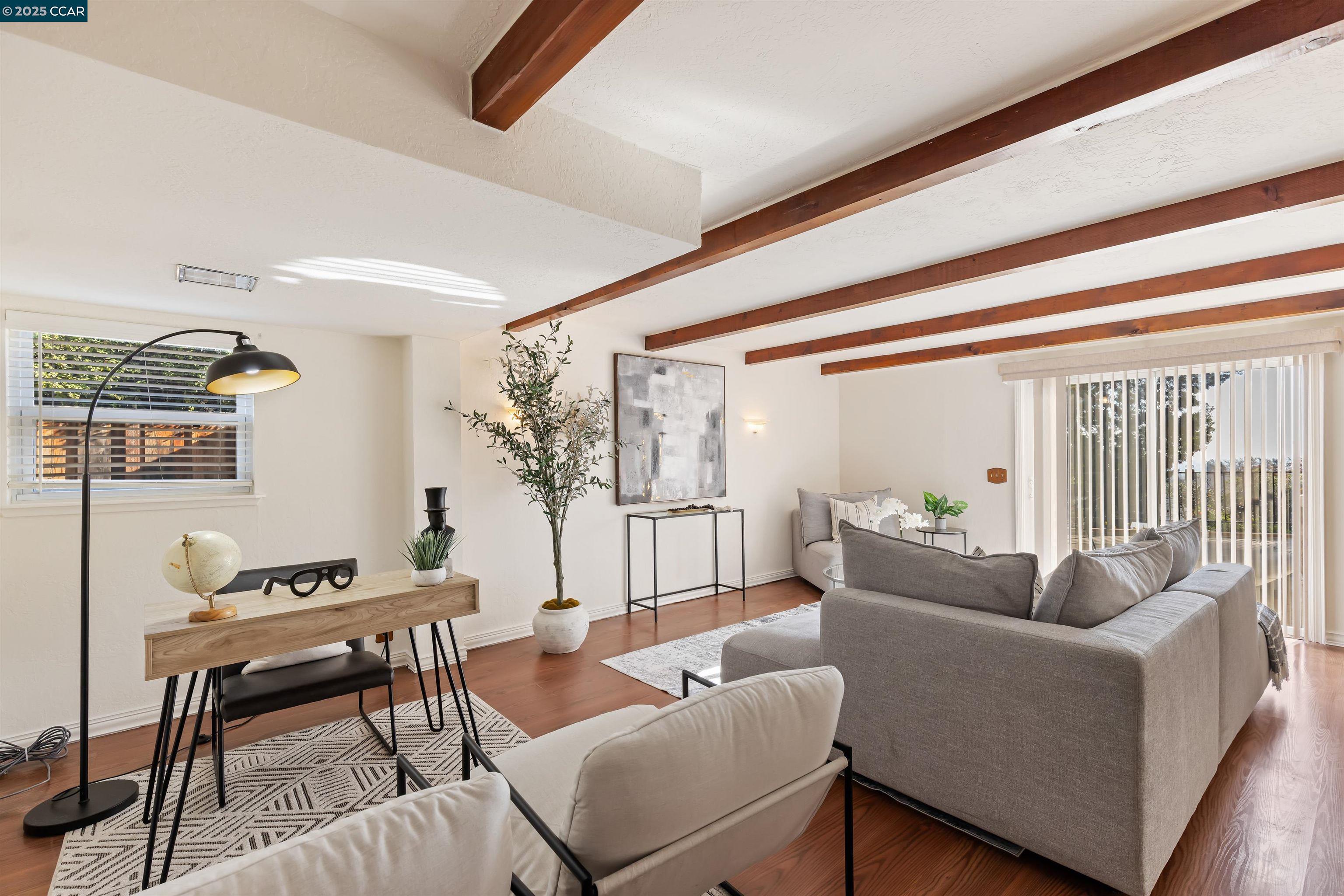 Detail Gallery Image 17 of 38 For 2321 Camino Dolores, Castro Valley,  CA 94546 - 3 Beds | 3 Baths