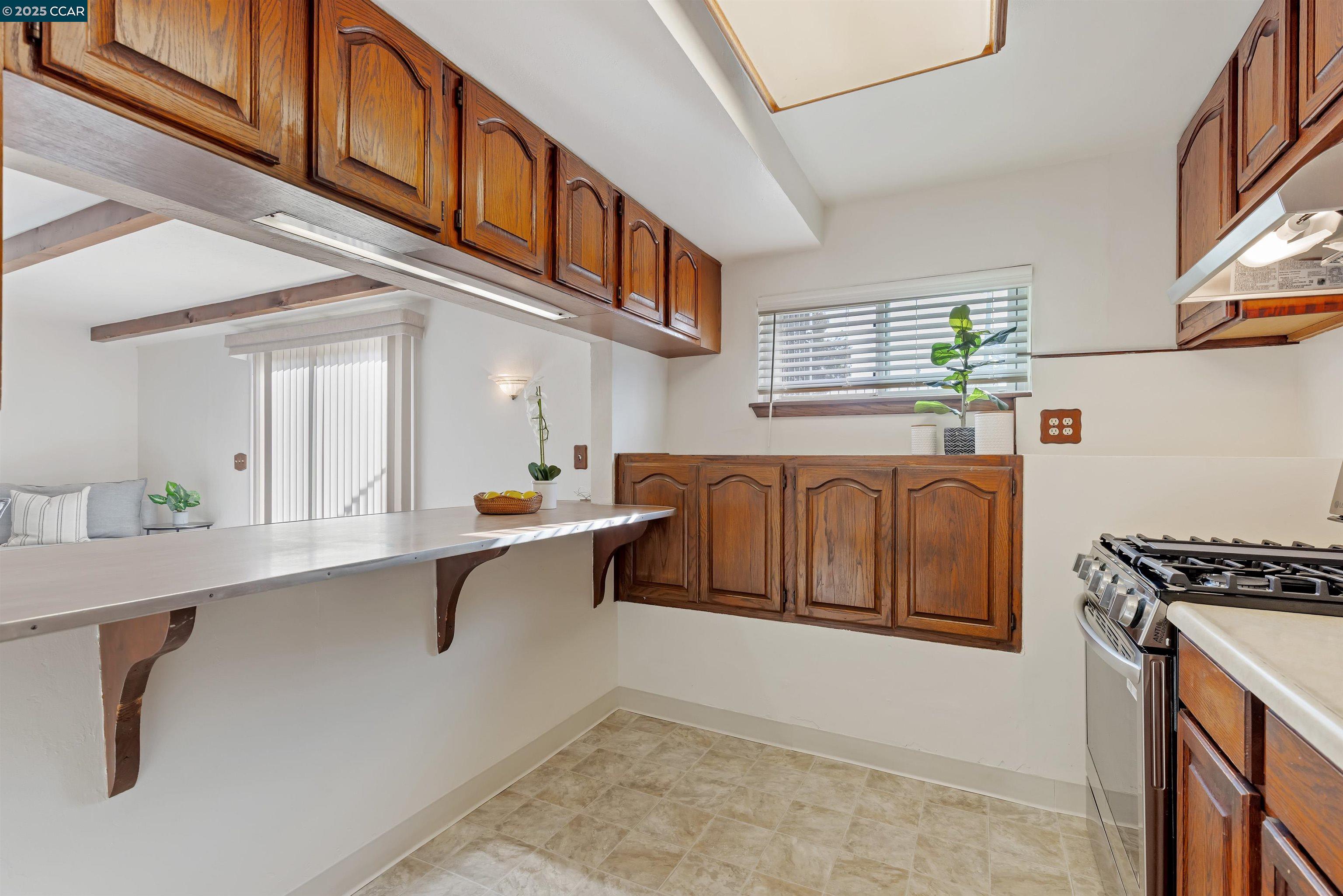 Detail Gallery Image 20 of 38 For 2321 Camino Dolores, Castro Valley,  CA 94546 - 3 Beds | 3 Baths