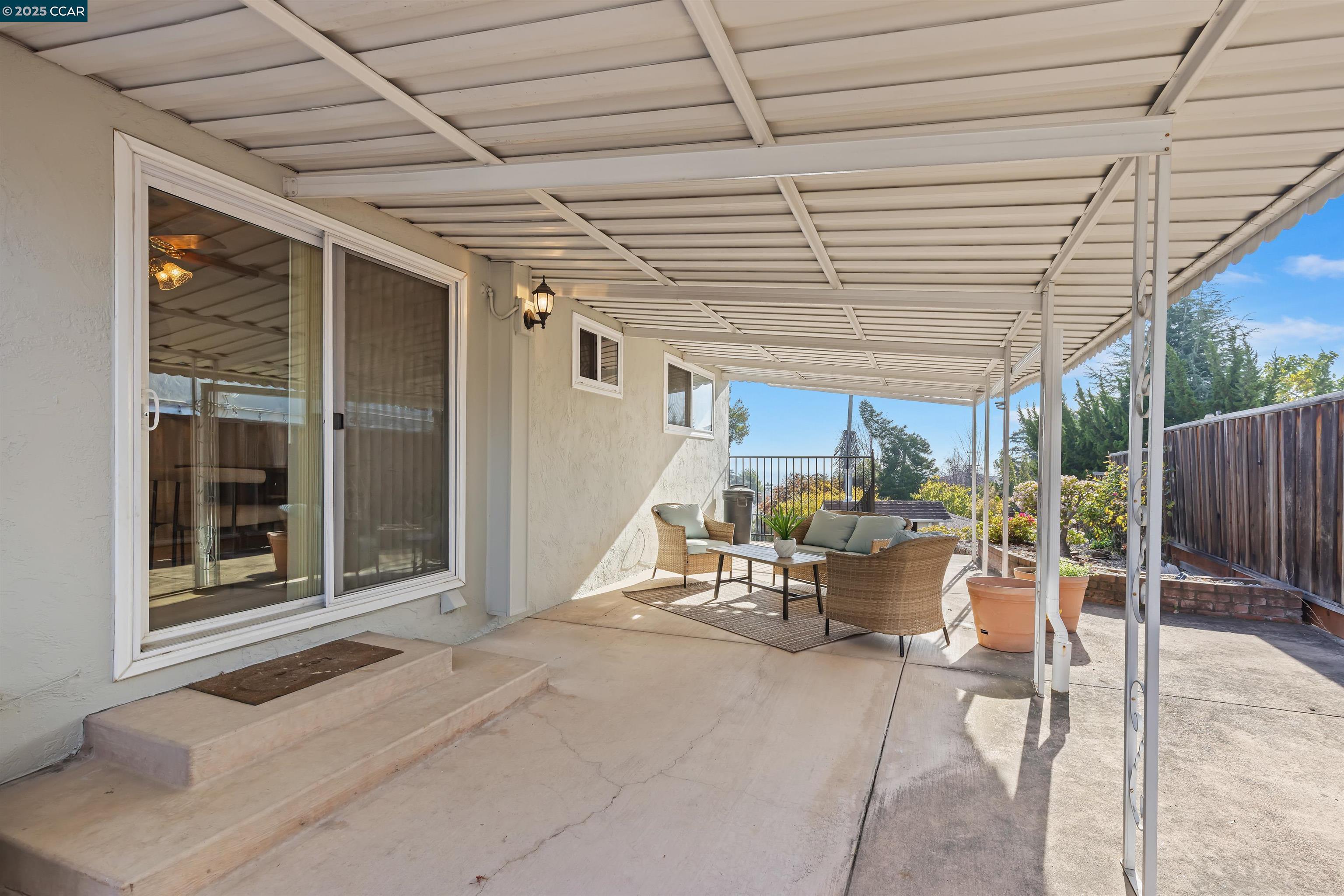 Detail Gallery Image 22 of 38 For 2321 Camino Dolores, Castro Valley,  CA 94546 - 3 Beds | 3 Baths