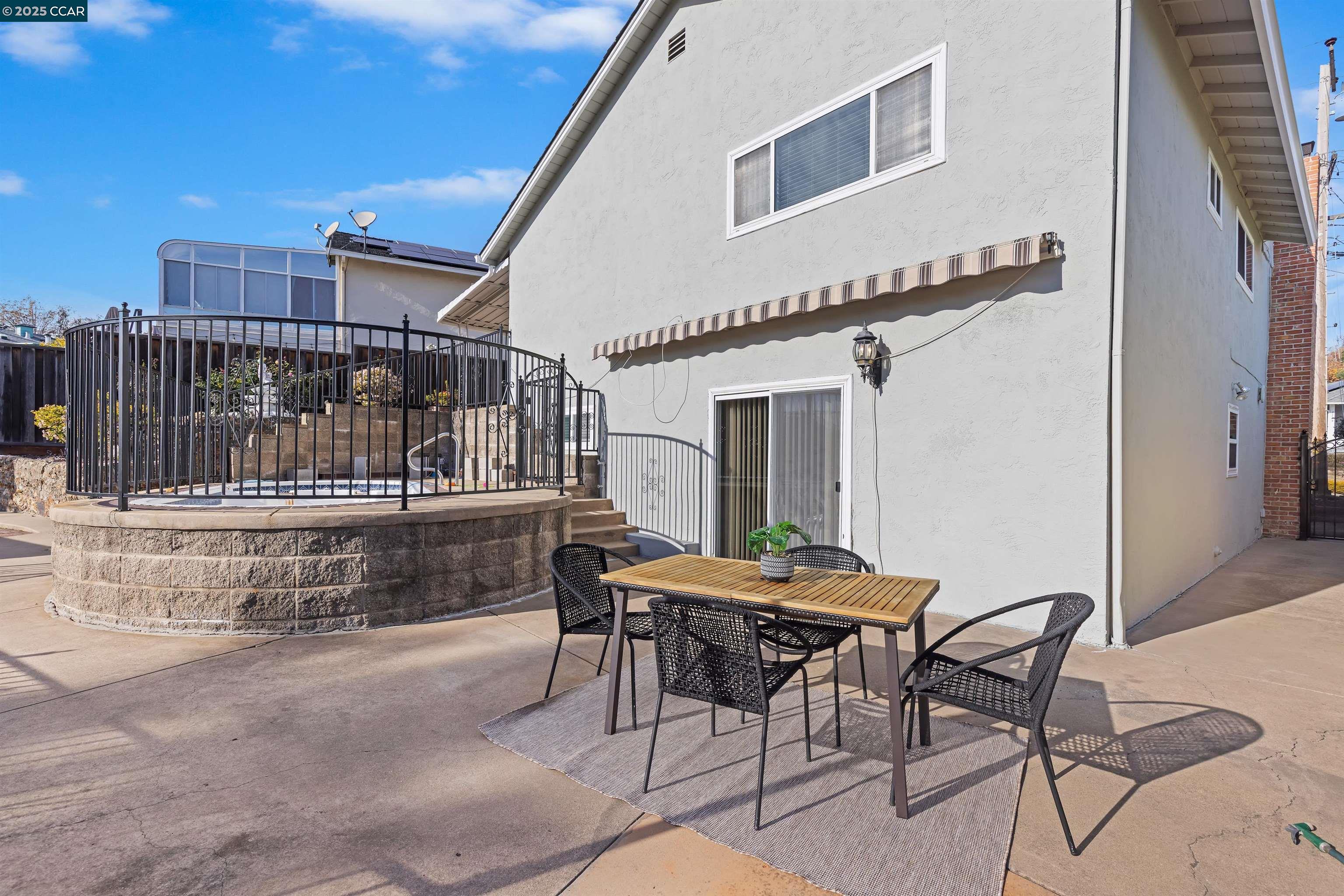 Detail Gallery Image 24 of 38 For 2321 Camino Dolores, Castro Valley,  CA 94546 - 3 Beds | 3 Baths