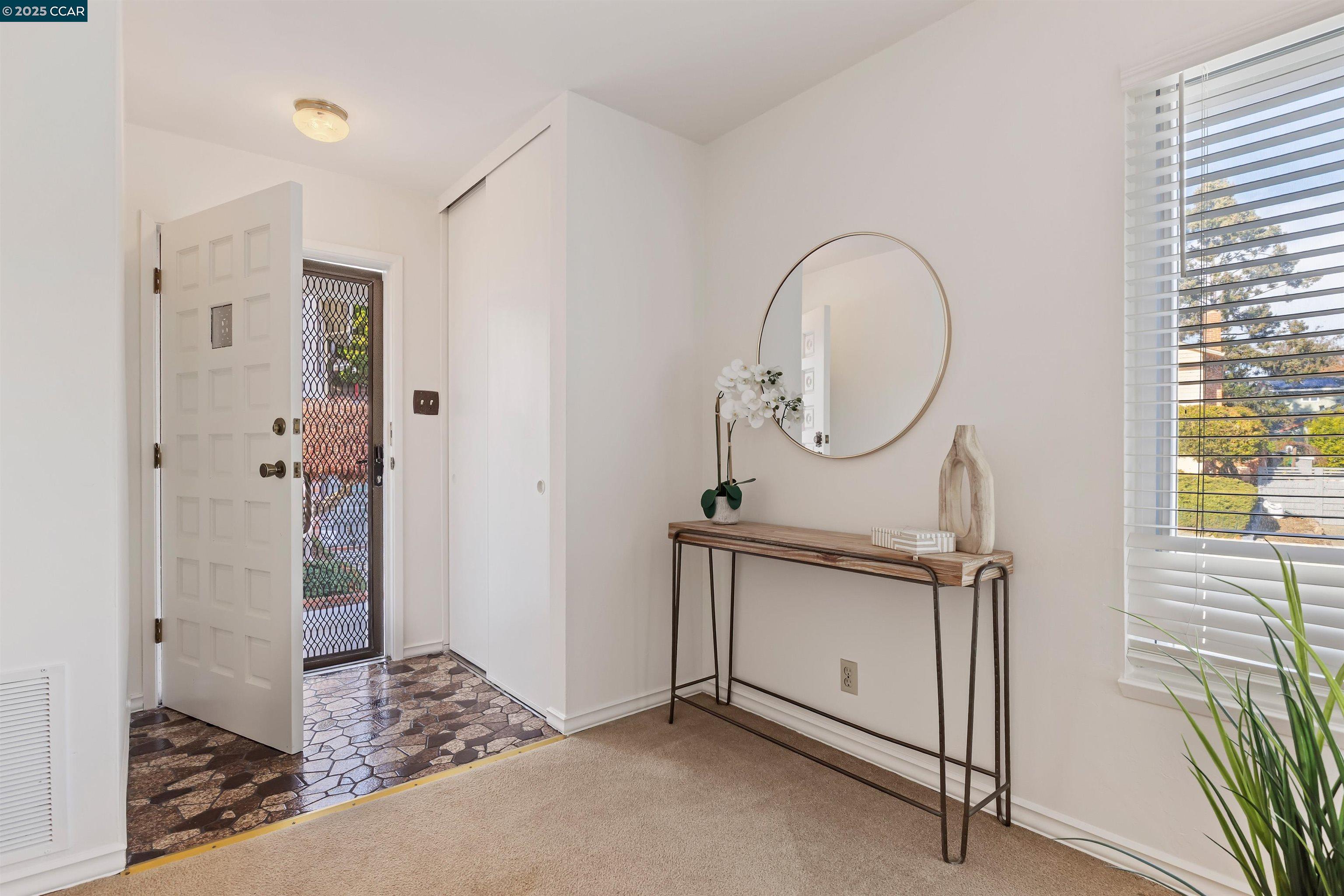 Detail Gallery Image 4 of 38 For 2321 Camino Dolores, Castro Valley,  CA 94546 - 3 Beds | 3 Baths