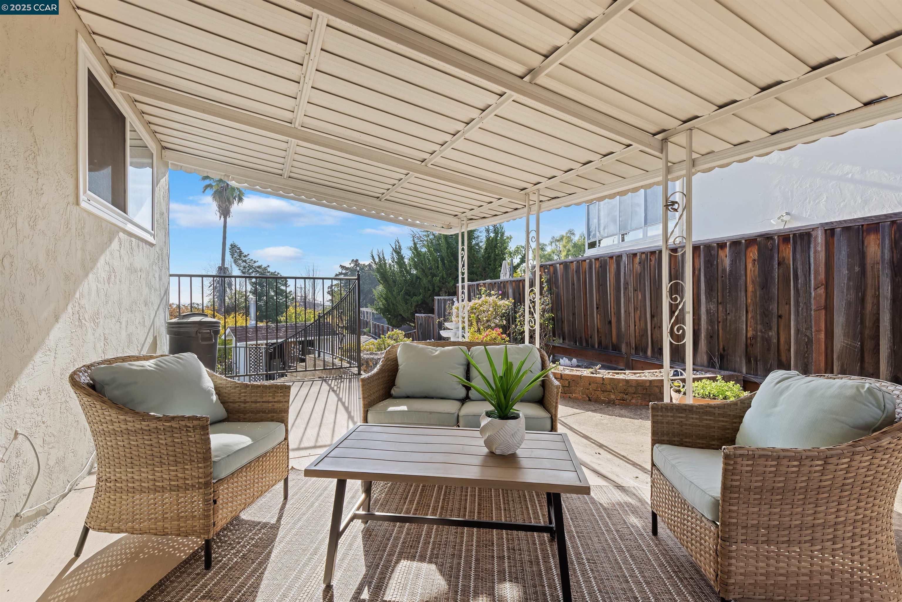 Detail Gallery Image 37 of 38 For 2321 Camino Dolores, Castro Valley,  CA 94546 - 3 Beds | 3 Baths