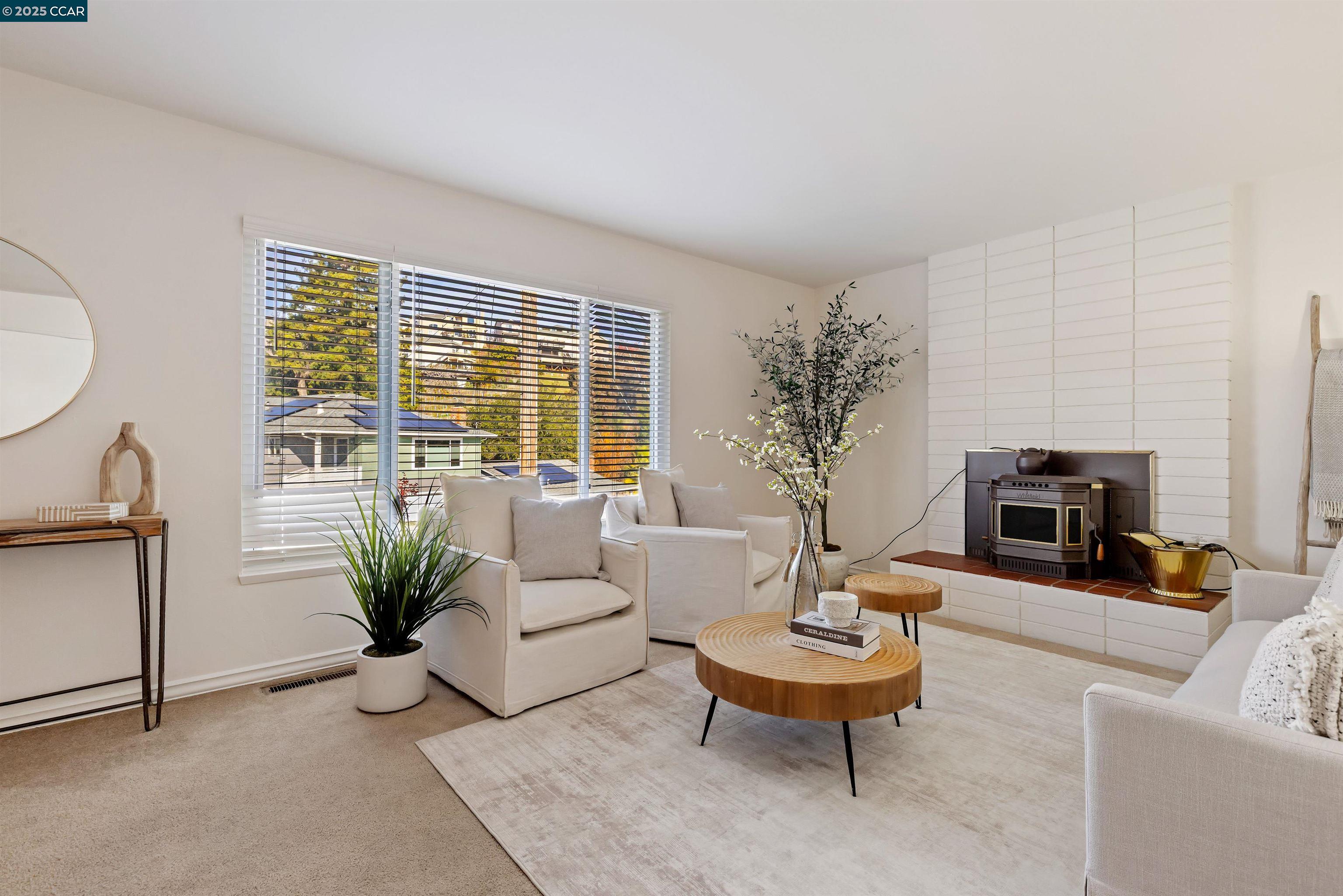 Detail Gallery Image 6 of 38 For 2321 Camino Dolores, Castro Valley,  CA 94546 - 3 Beds | 3 Baths