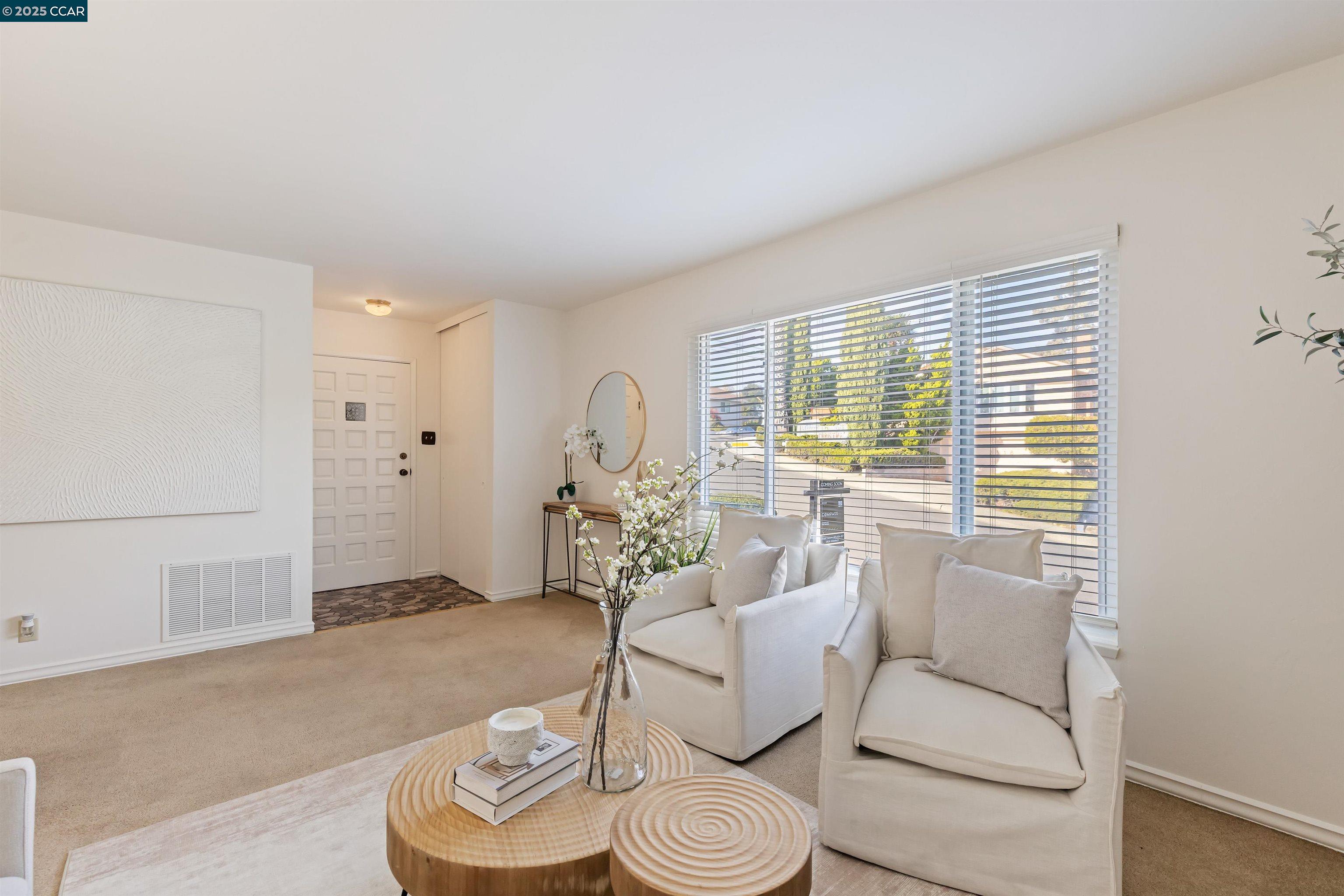 Detail Gallery Image 7 of 38 For 2321 Camino Dolores, Castro Valley,  CA 94546 - 3 Beds | 3 Baths