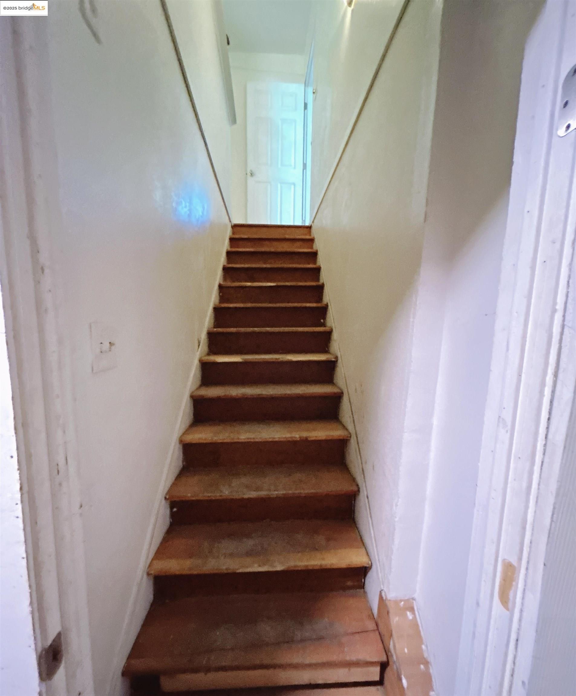 Detail Gallery Image 6 of 10 For 8415 Aster Ave., Oakland,  CA 94602 - 3 Beds | 2 Baths