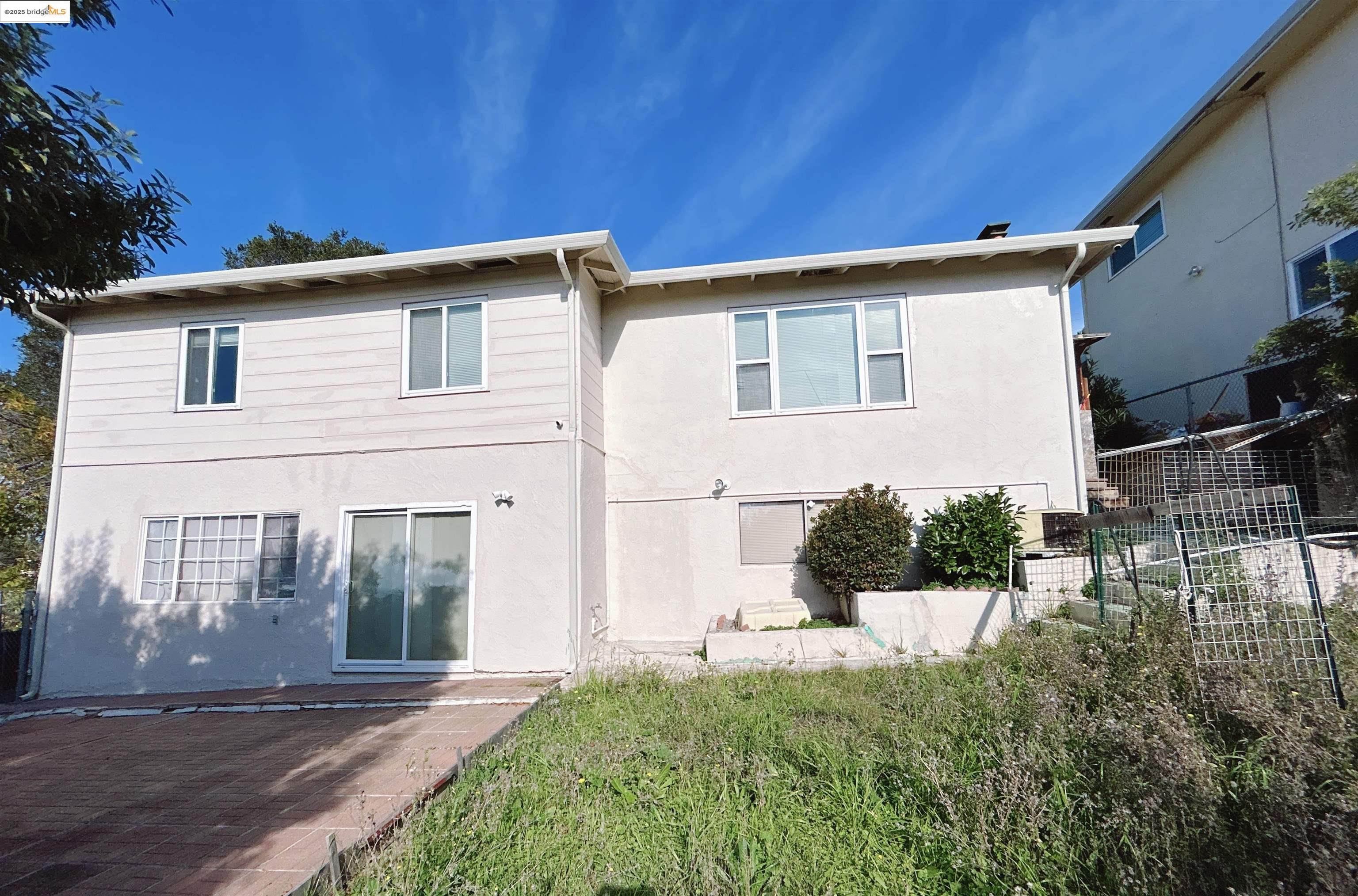 Detail Gallery Image 8 of 10 For 8415 Aster Ave., Oakland,  CA 94602 - 3 Beds | 2 Baths