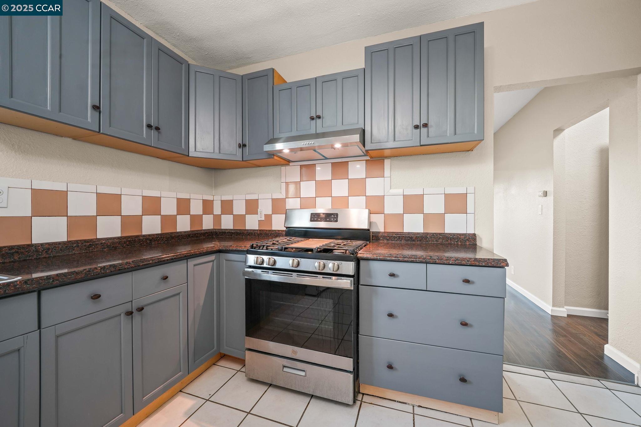 Detail Gallery Image 6 of 39 For 502 Pennsylvania, Richmond,  CA 94801 - 4 Beds | 2 Baths