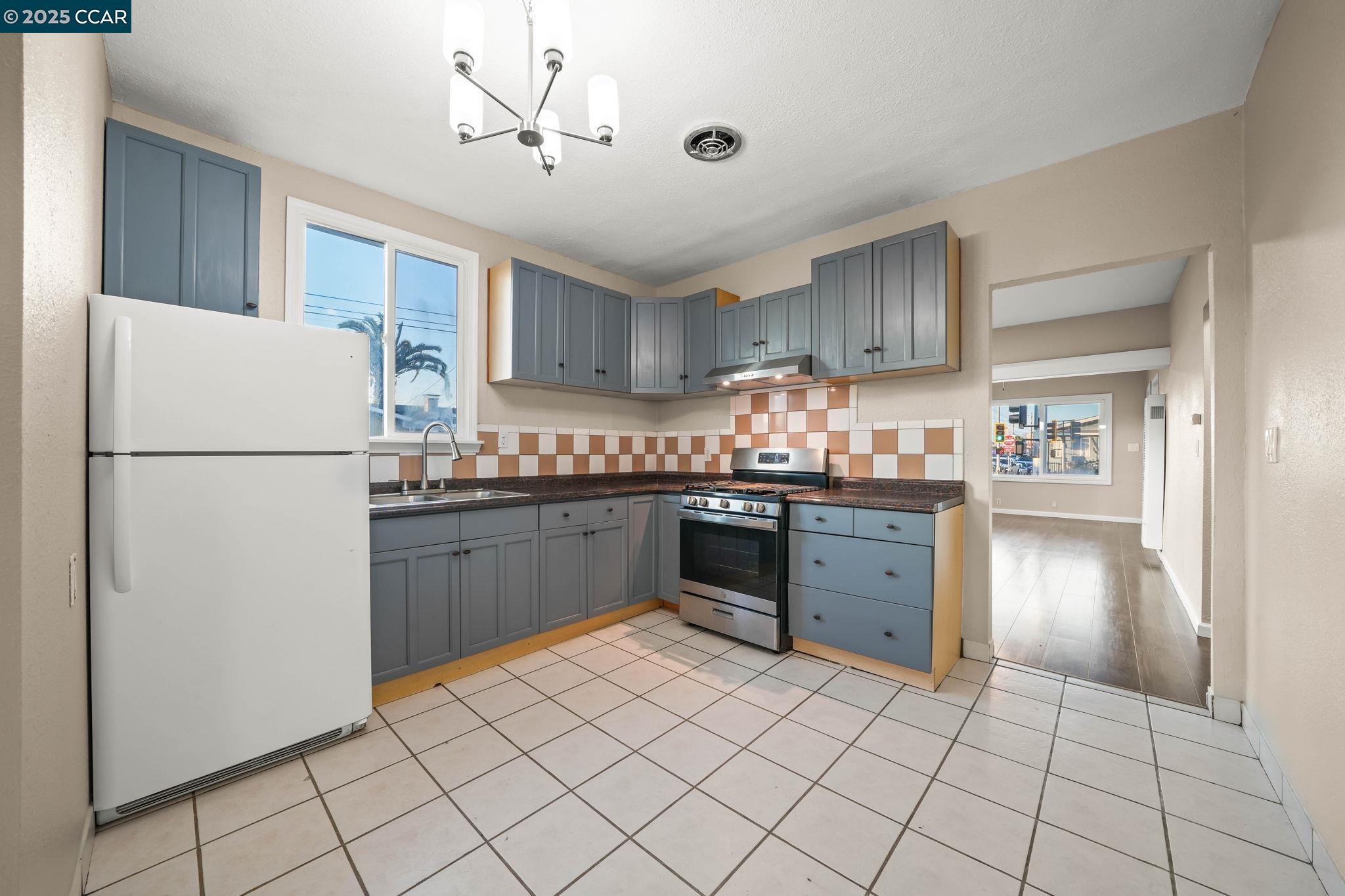 Detail Gallery Image 7 of 39 For 502 Pennsylvania, Richmond,  CA 94801 - 4 Beds | 2 Baths