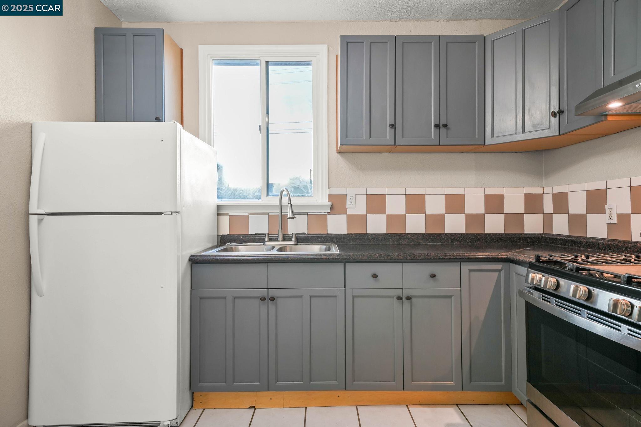 Detail Gallery Image 8 of 39 For 502 Pennsylvania, Richmond,  CA 94801 - 4 Beds | 2 Baths